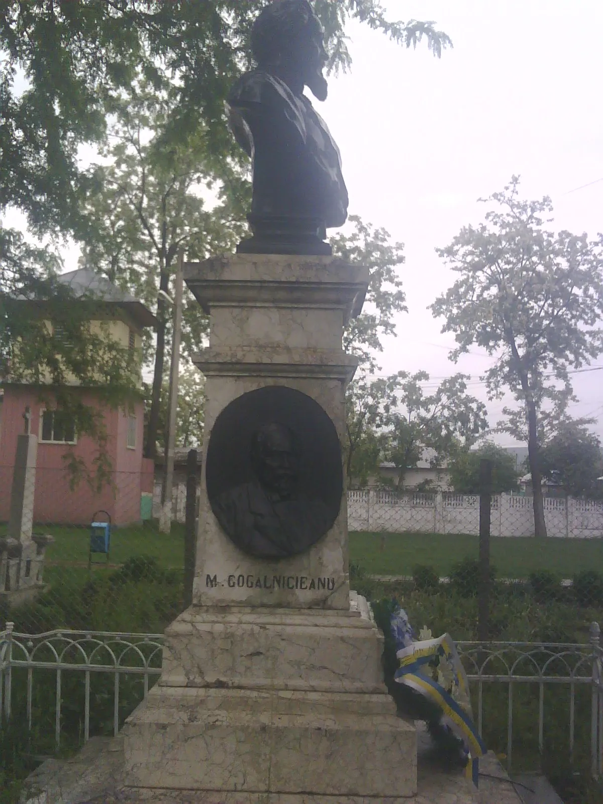 Photo showing: Monument of Alexandru Ioan Cuza. According to [1], sculptor is ro:Constantin Bălăcescu, dead 1913