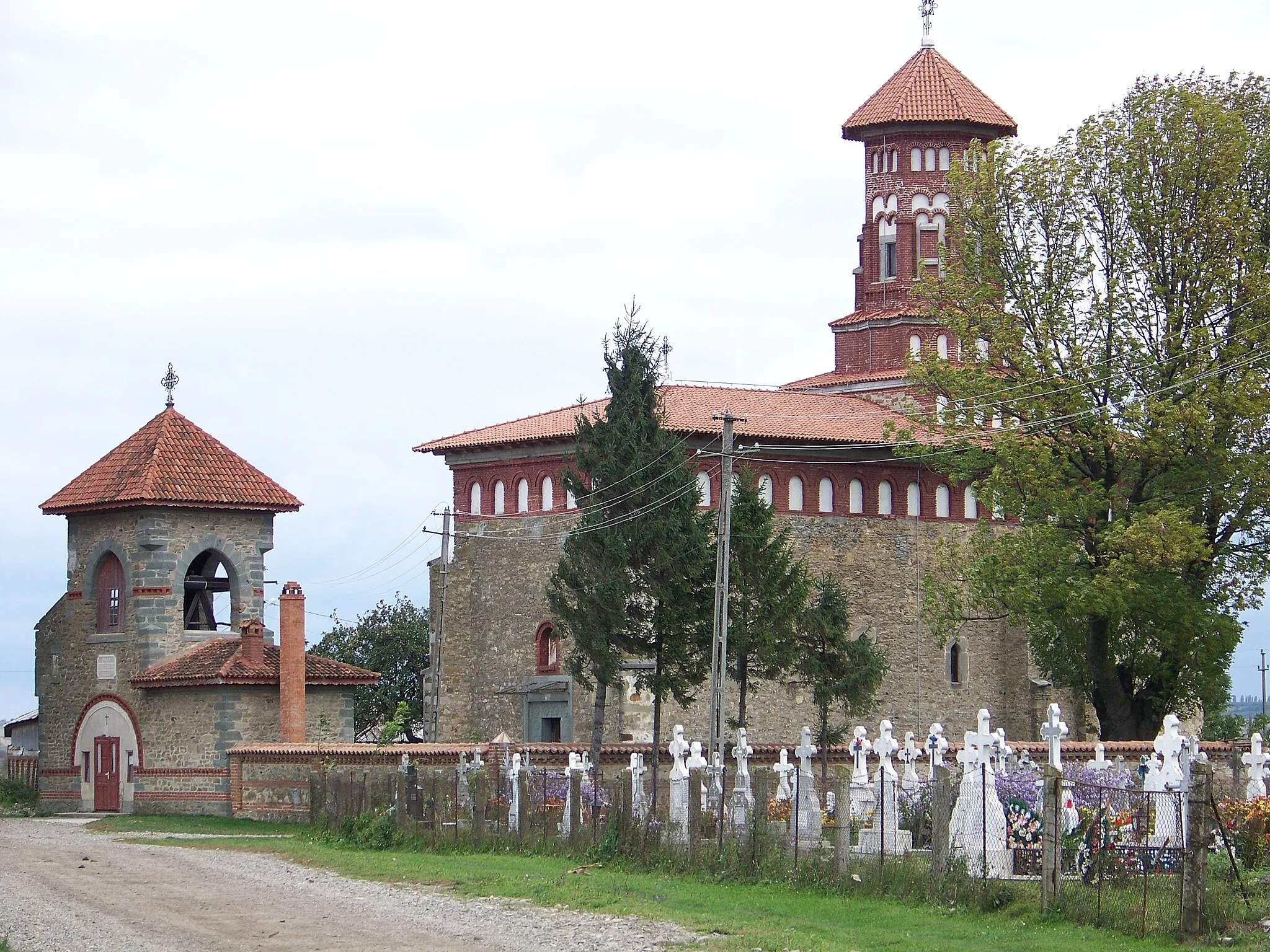 Photo showing: The White Church in Baia, Suceava, Romania