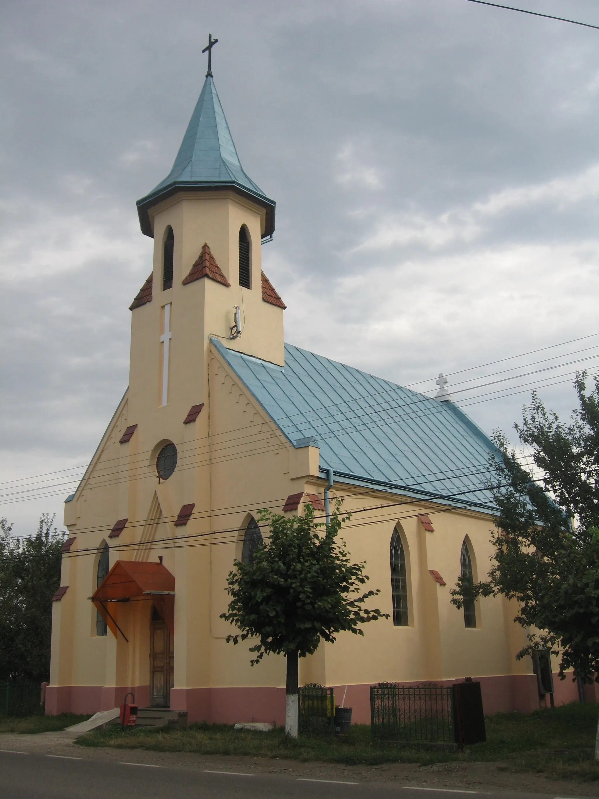 Photo showing: Biserica Sf. Petru si Pavel din Badeuti, Suceava County, Romania, fosta biserică evanghelică