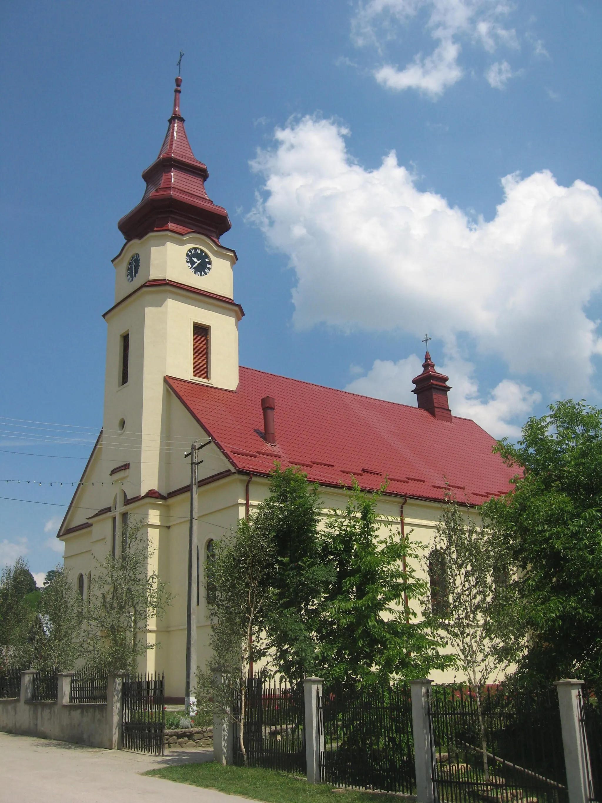 Photo showing: The Roman-Catholic Church in Soloneţu Nou, Suceava County, Romania
