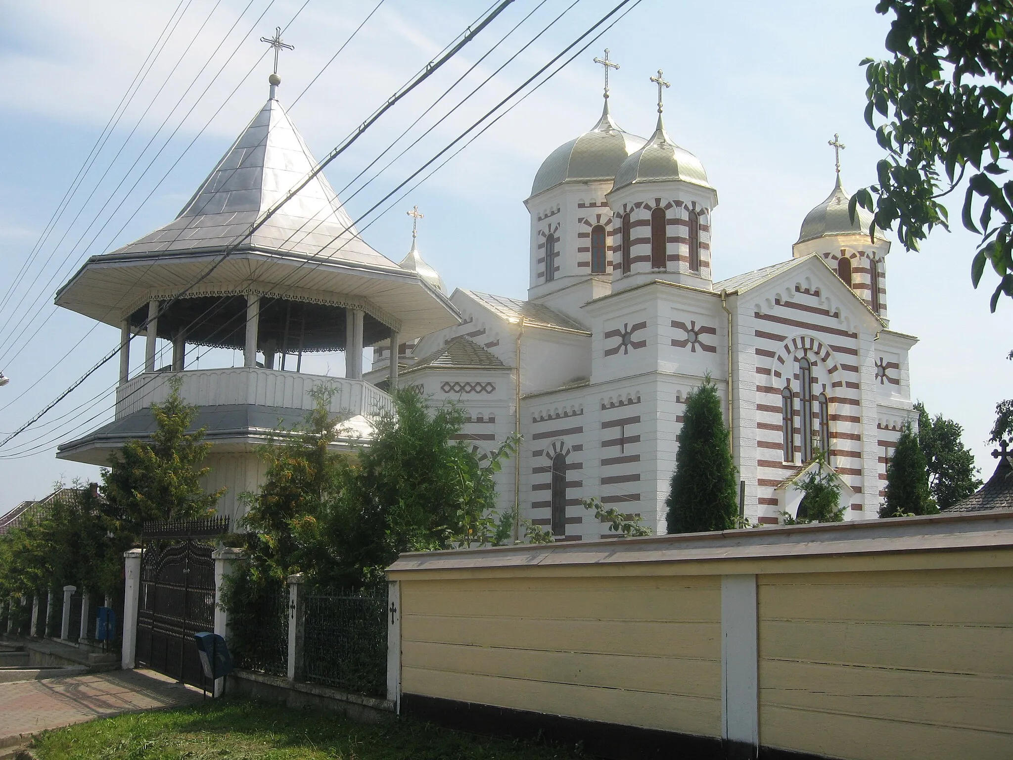 Photo showing: Biserica Sf. Arhangheli din Cajvana, Suceava County
