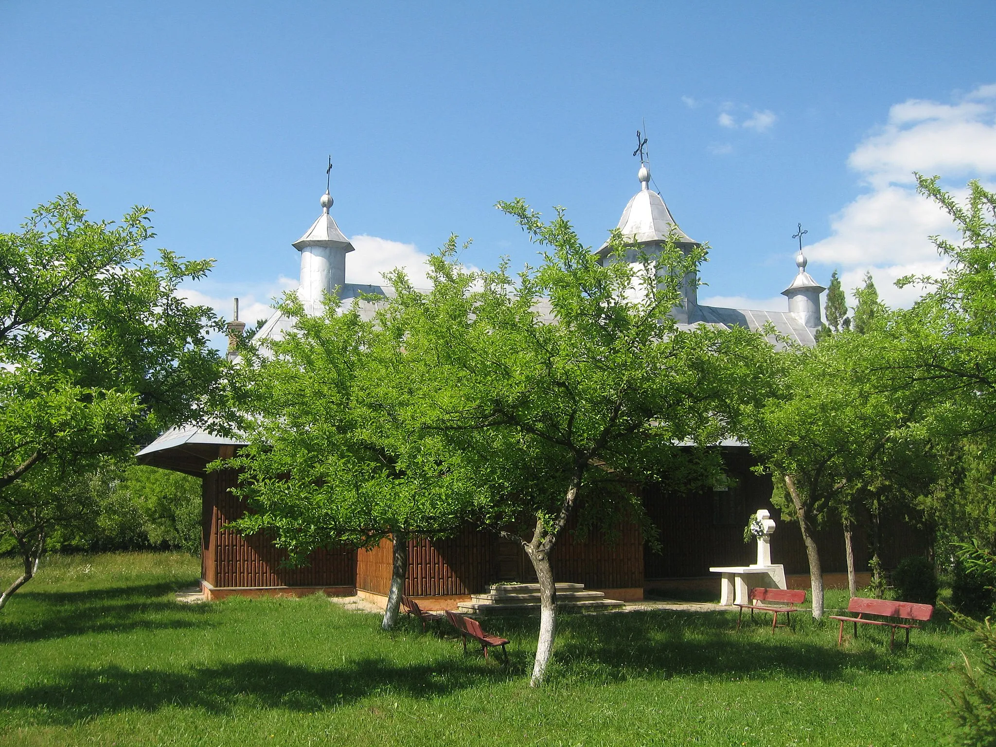 Photo showing: Wooden church in Măriţei, Suceava County, Romania