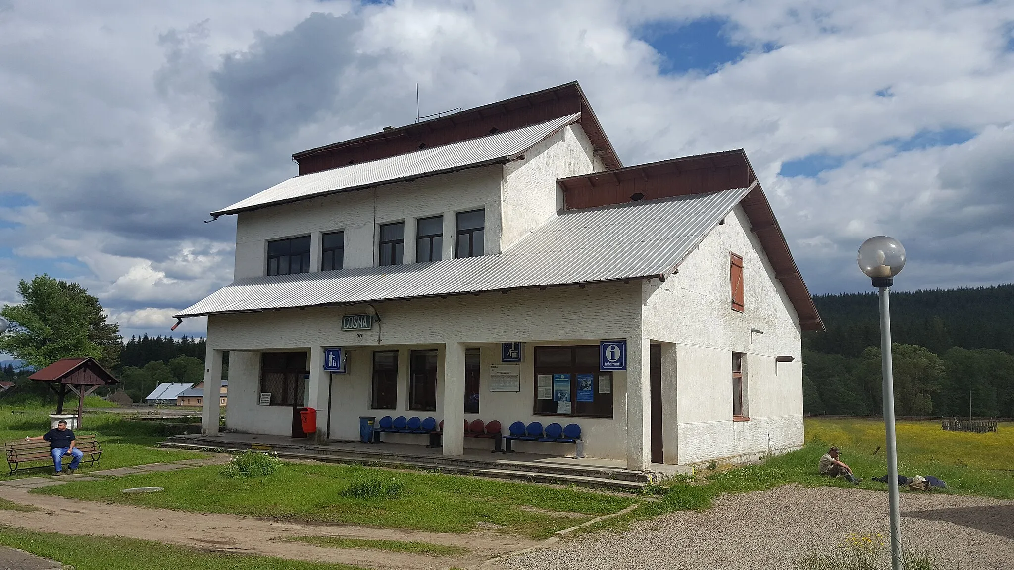 Photo showing: Train station in Coșna, Romania