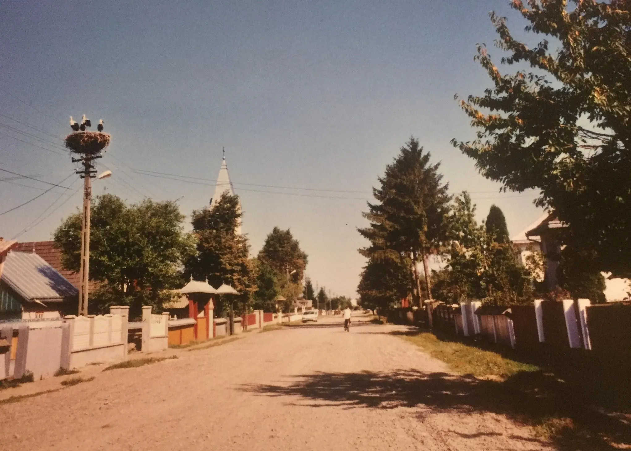 Photo showing: 2007 trip to Măneuți - Andrásfalva - Old settlements of Szekelys. Main street view, Church