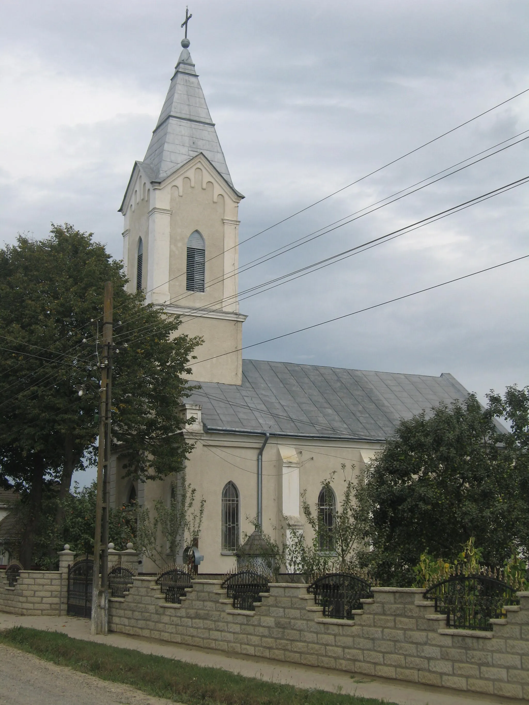 Photo showing: Biserica Sf. Mihail și Gavriil din Măneuți, Suceava County, Romania