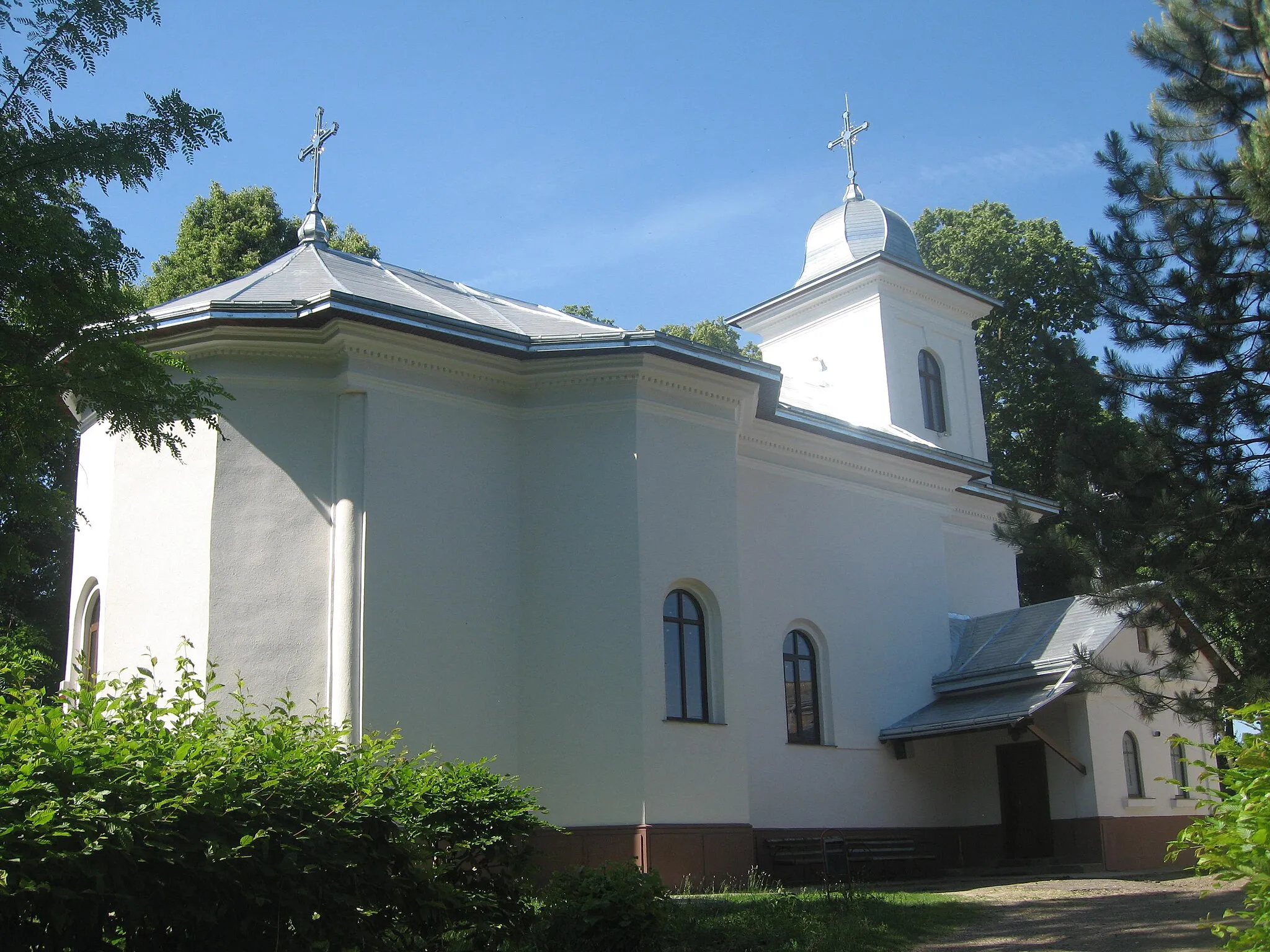 Photo showing: St. Nicholas Church in Liteni, Suceava County, Romania