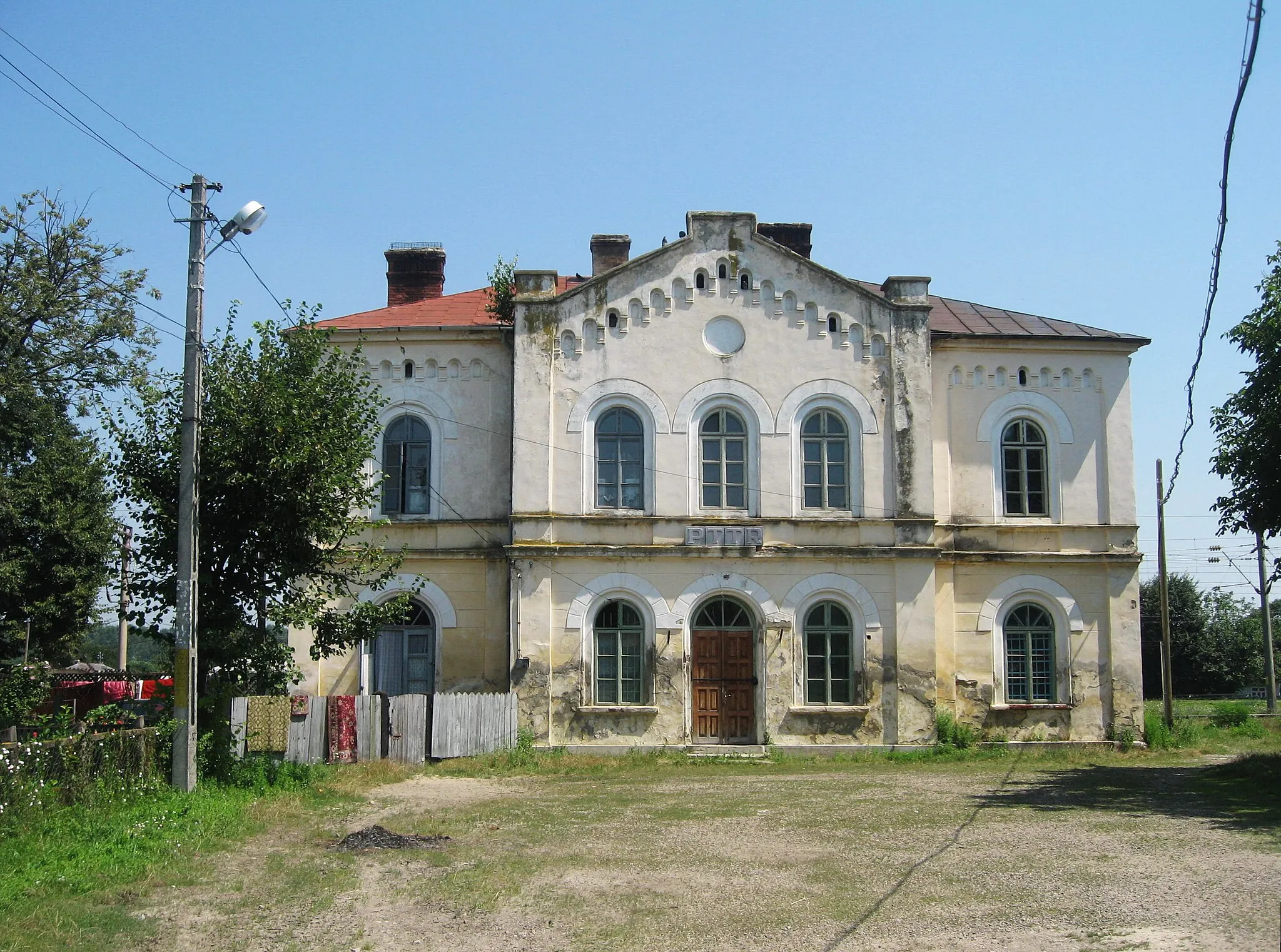 Photo showing: Old railway station of Liteni, Romania