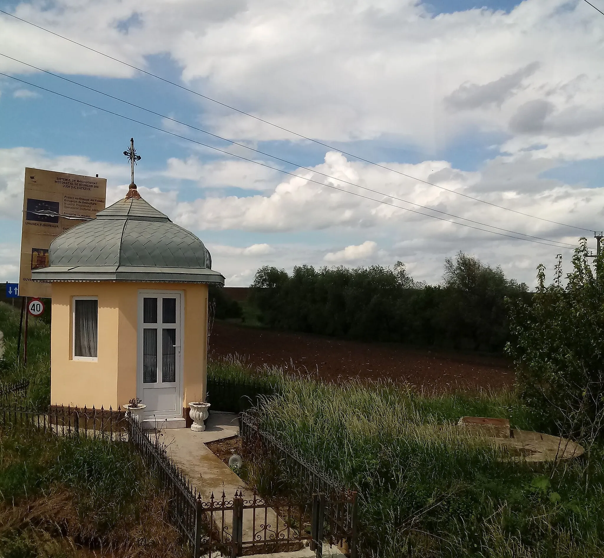 Photo showing: Used to be Szekely village under the name Jozseffalva, today is Romanian village under name Vornicenii Mari