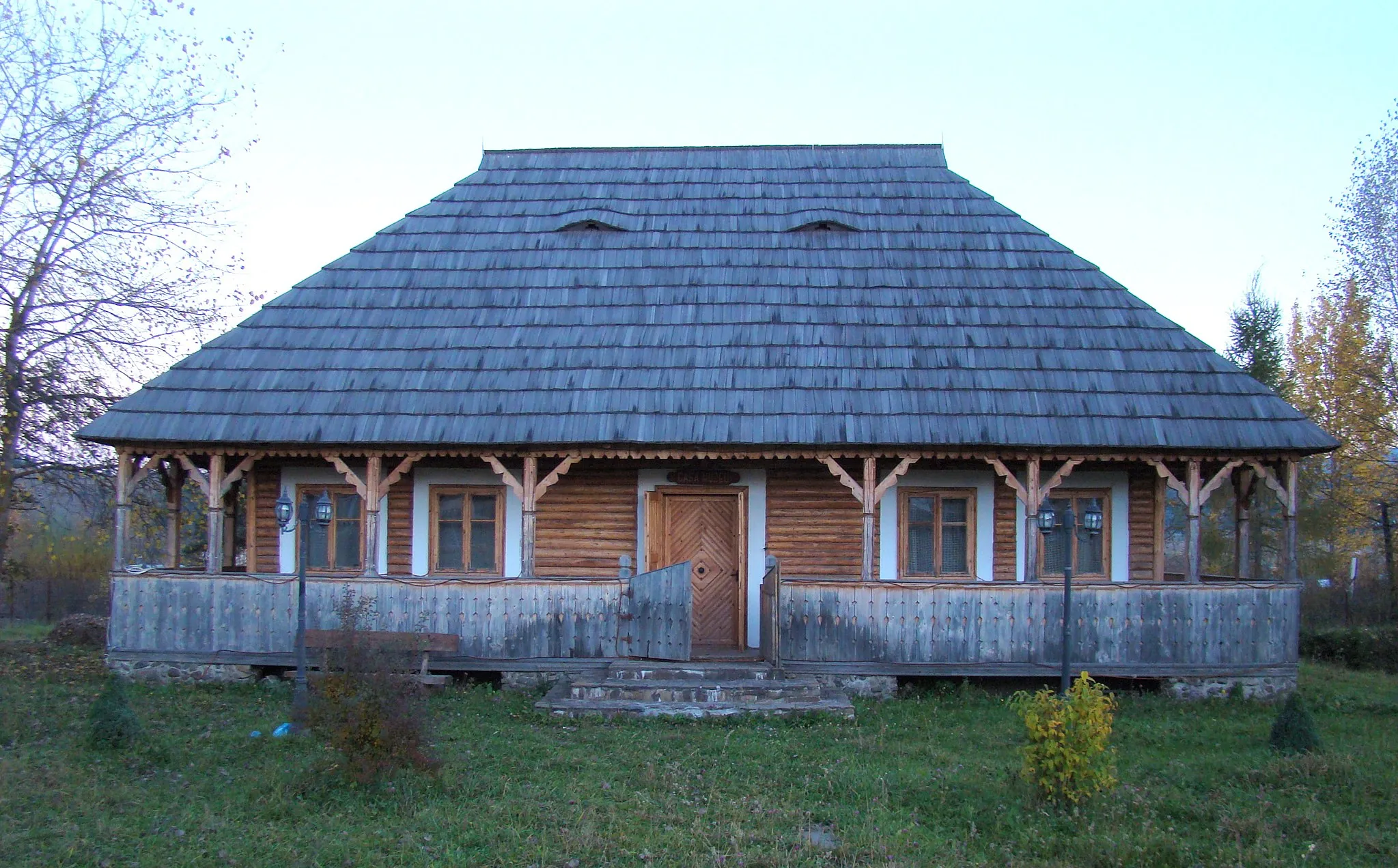Photo showing: Muzeul satului din localitatea Poiana Stampei, județul Suceava