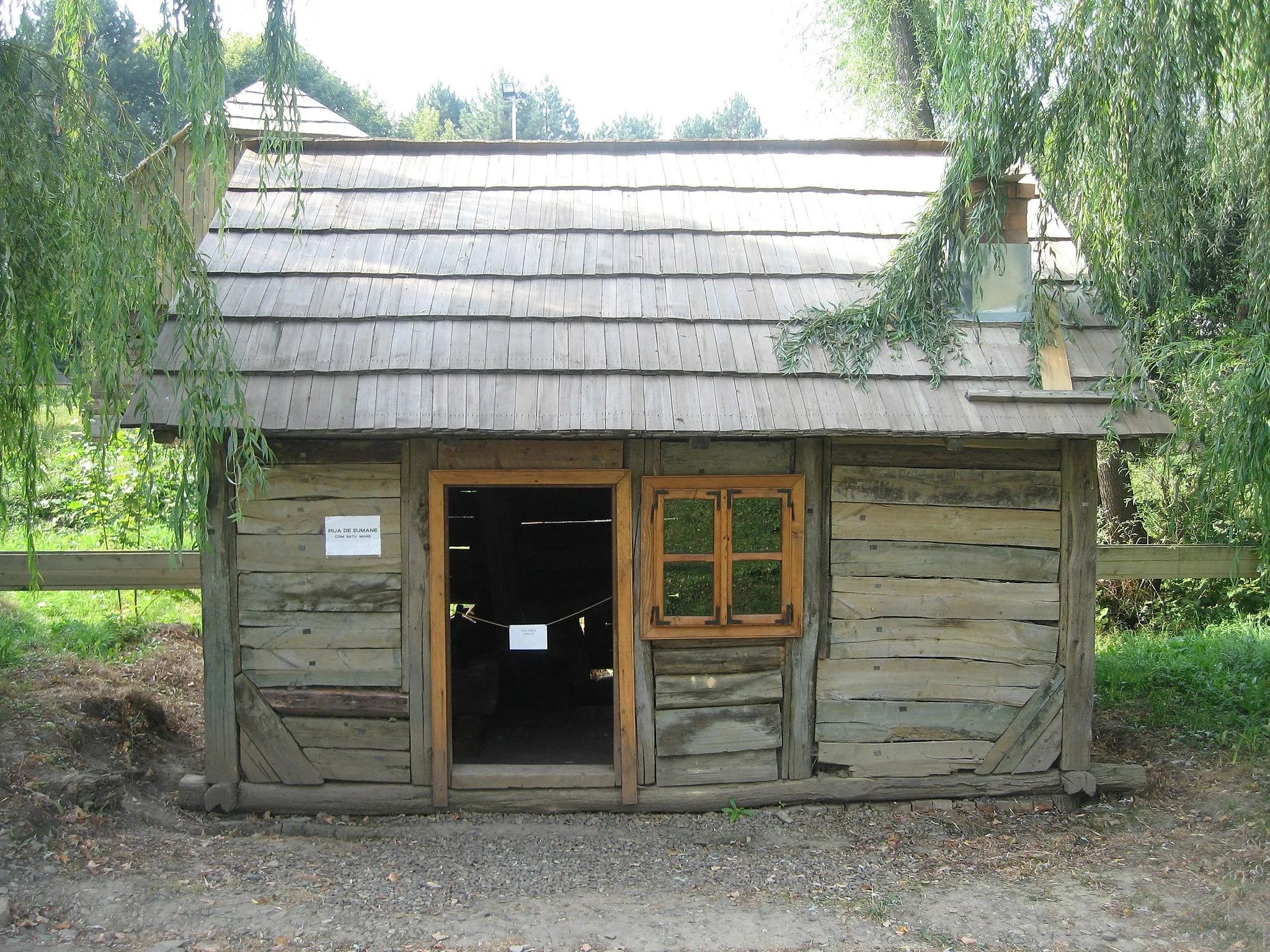 Photo showing: Bukovina Village Museum - Traditional thick long coats workshop from Satu Mare.