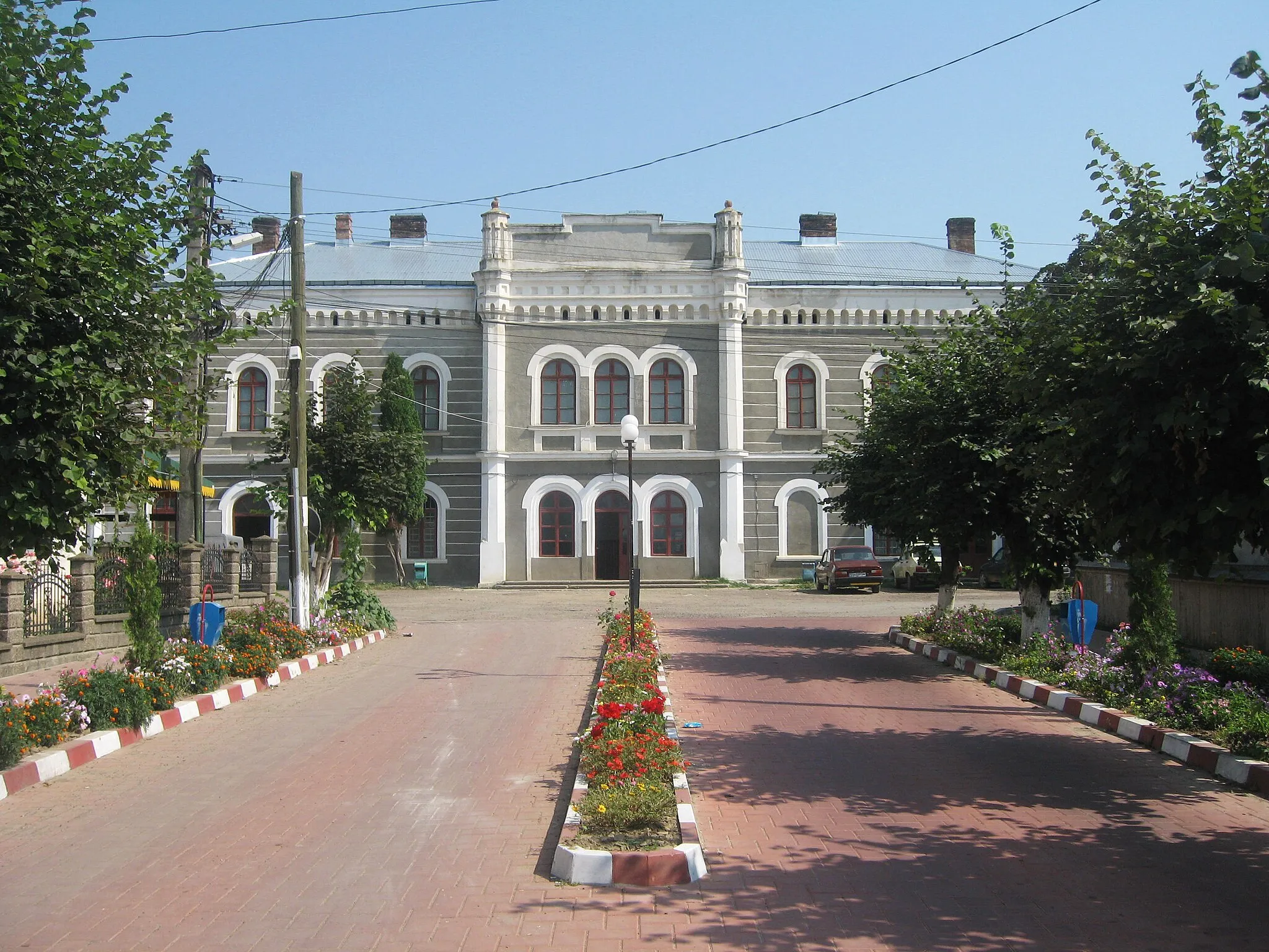 Photo showing: Old railway station of Verești, Romania.