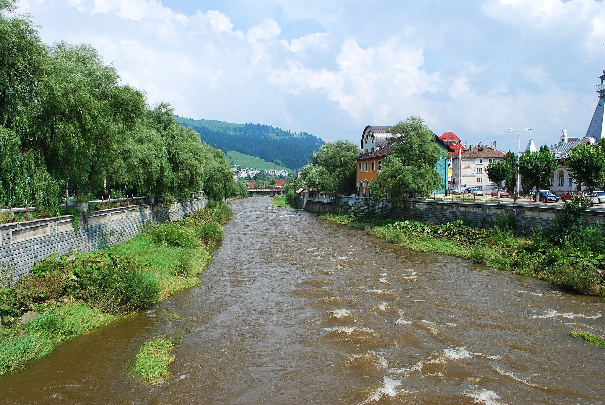 Photo showing: Dorna river in Vatra Dornei, Romania