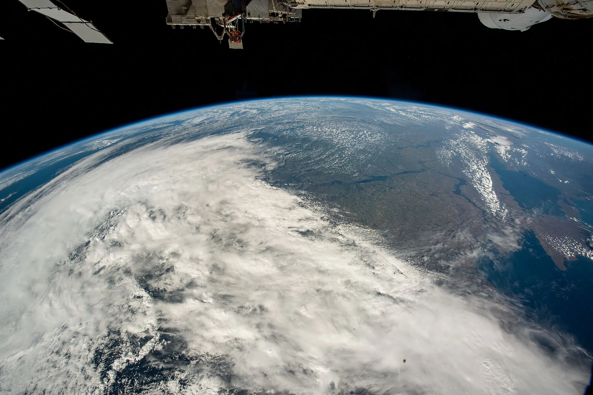 Photo showing: View of Earth taken during ISS Expedition 67.