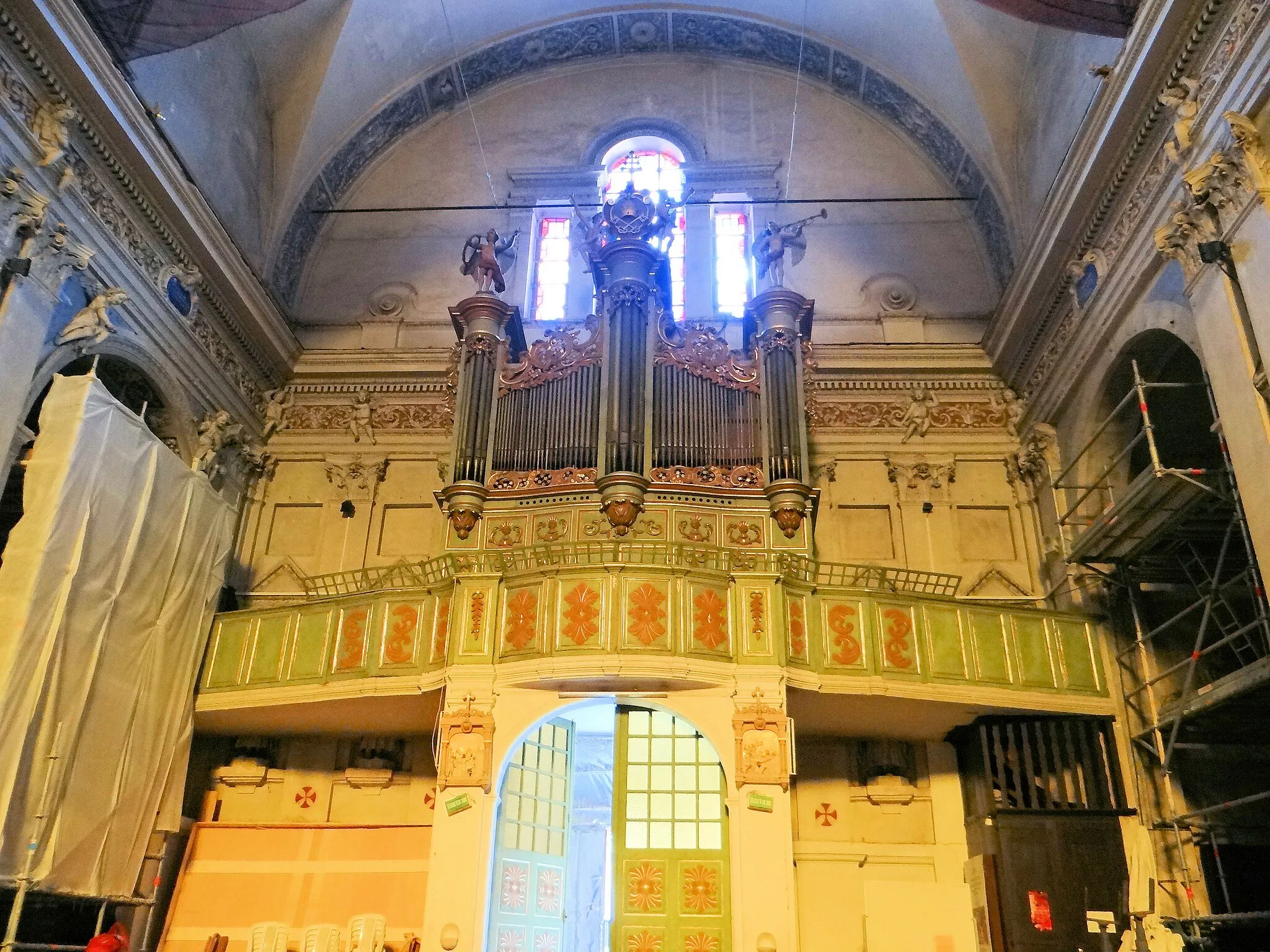 Photo showing: L'Escarène - Église Saint-Pierre-ès-Liens - L'orgue sur sa tribune au-dessus de l'entrée