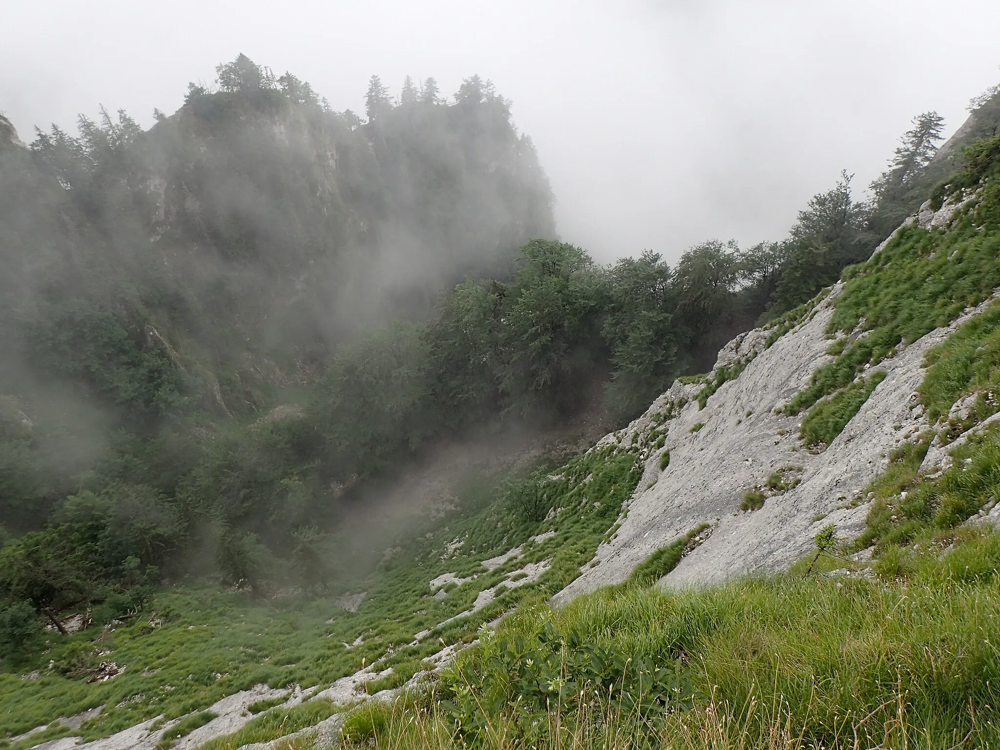 Photo showing: Clouds over the Boga Rocks (Romania)