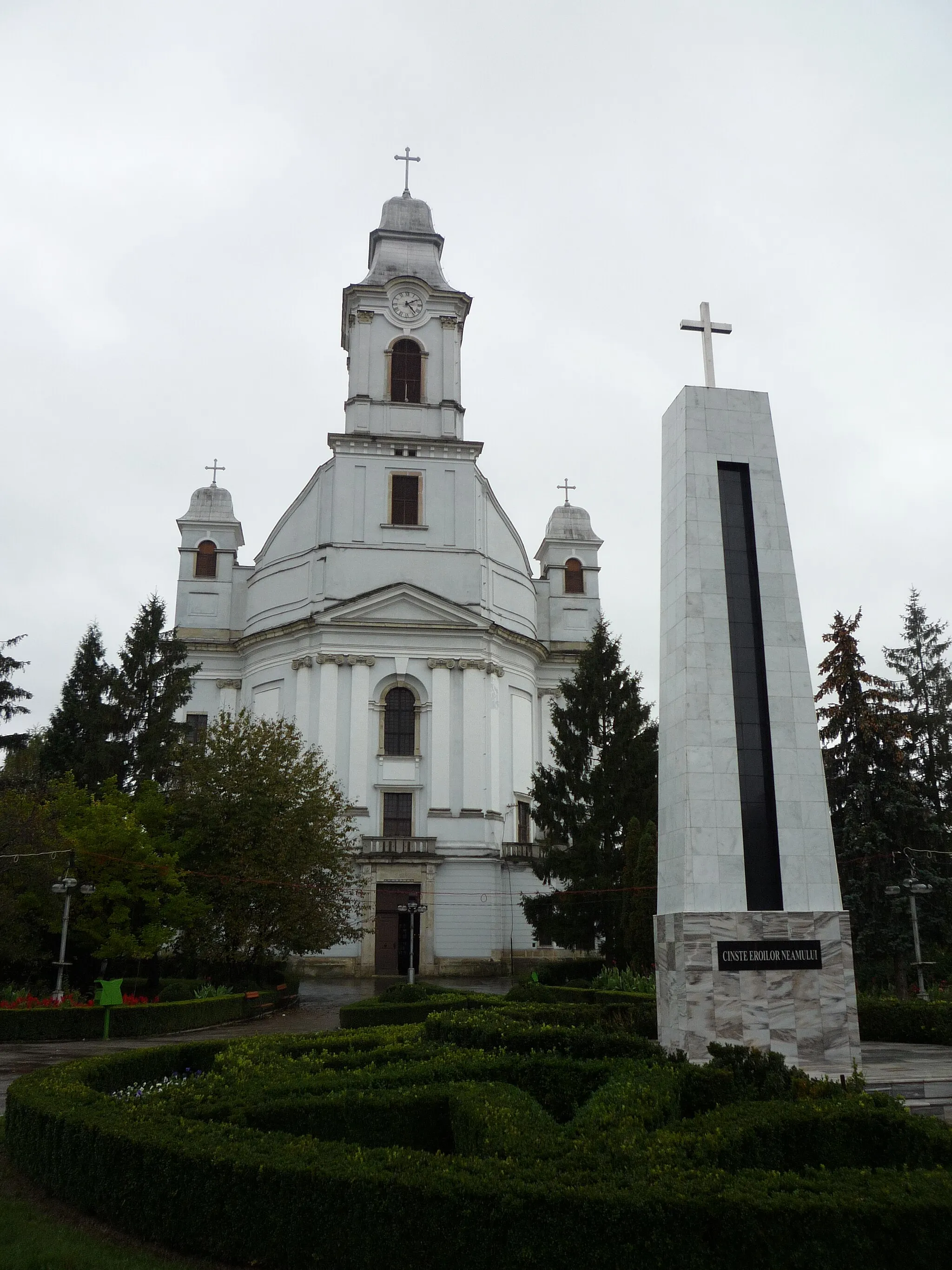 Photo showing: The Armenian Catholic Cathedral in Gherla, Romania