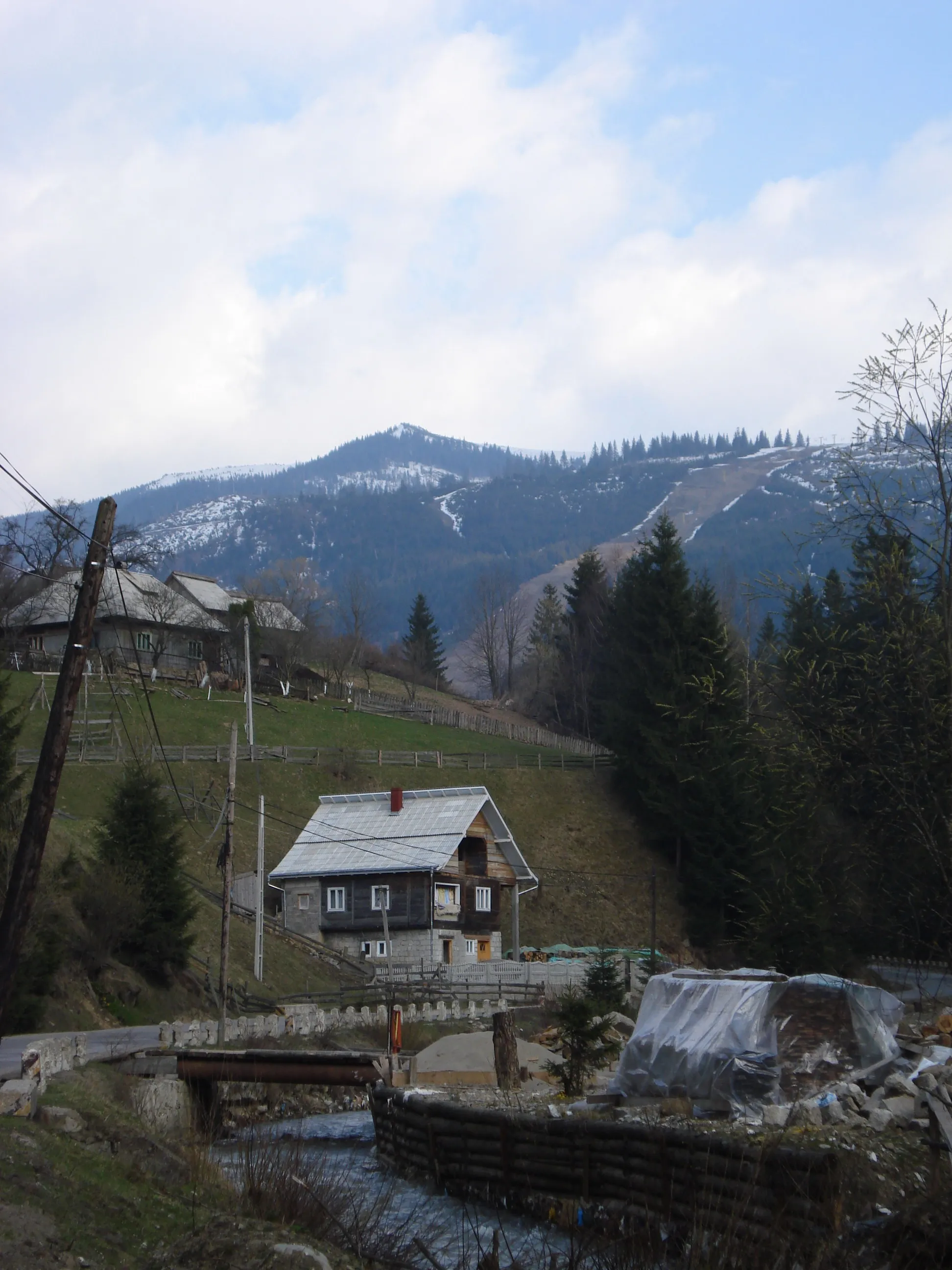 Photo showing: Borşa (ung. Borsa, dt. Borscha) ist eine Stadt im Bezirk Maramureş. Der Ort liegt im Tal des Vişeu-Flusses am Fuße des Rodna-Gebirges im Norden Rumäniens.