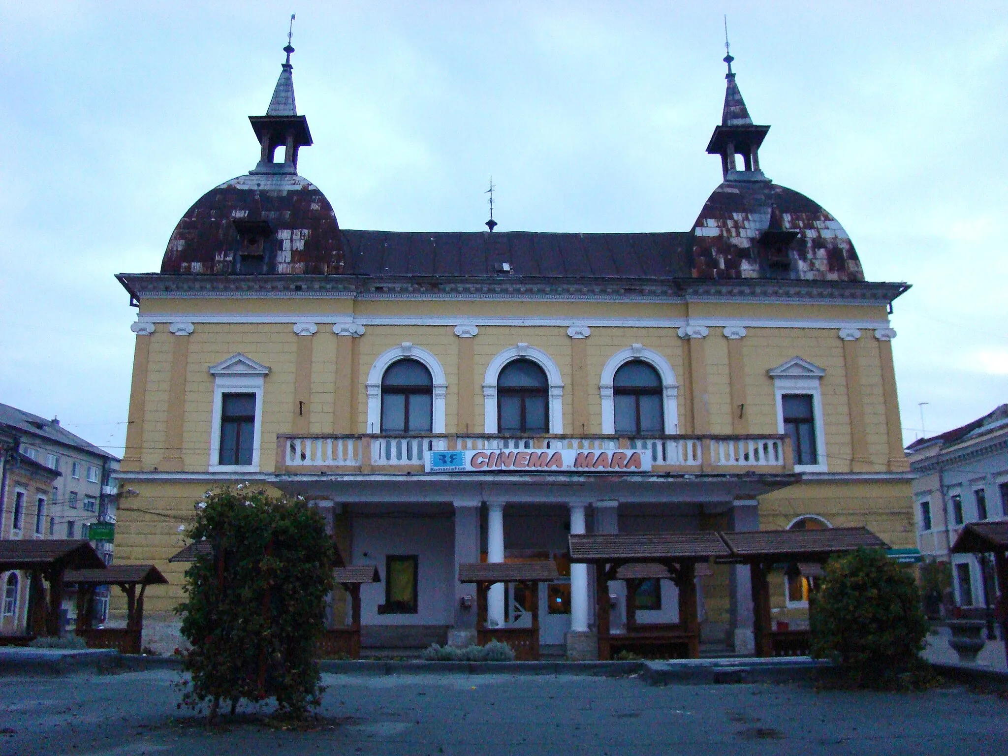 Photo showing: Hotel-restaurant, azi Muzeul Maramureșan și cinematograf, municipiul Sighetu Marmației, Piața Libertății 1