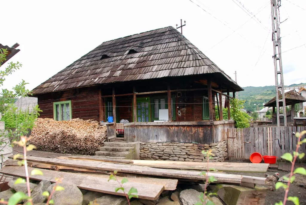 Photo showing: Wooden house in Săliştea de Sus
