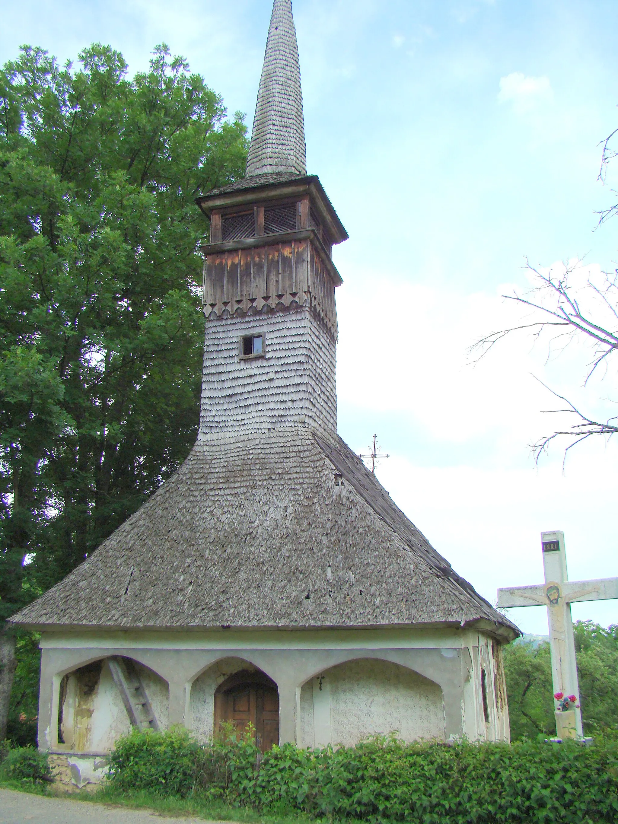 Photo showing: wooden church in Buteasa, Maramureș County, from 1800

This is a photo of a historic monument in județul Maramureș, classified with number MM-II-m-B-04532.