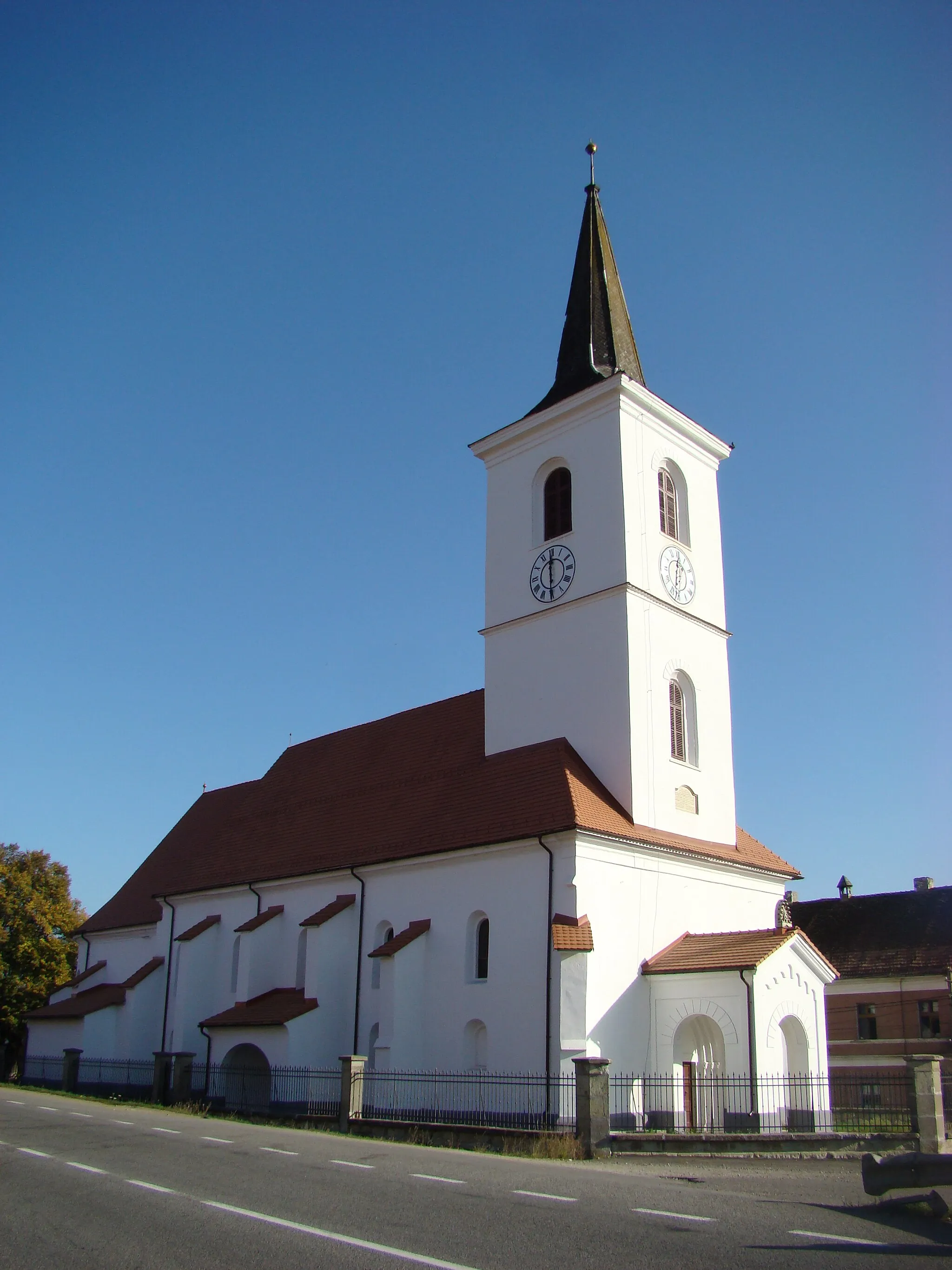 Photo showing: Biserica evanghelică, sat Livezile; comuna Livezile, județul Bistrița-Năsăud