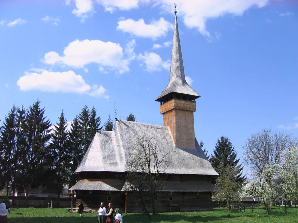 Photo showing: the St. Nicholas wooden church in Bogdan Vodă, Maramureș, Romania

This is a photo of a historic monument in județul Maramureș, classified with number MM-II-m-A-04524.