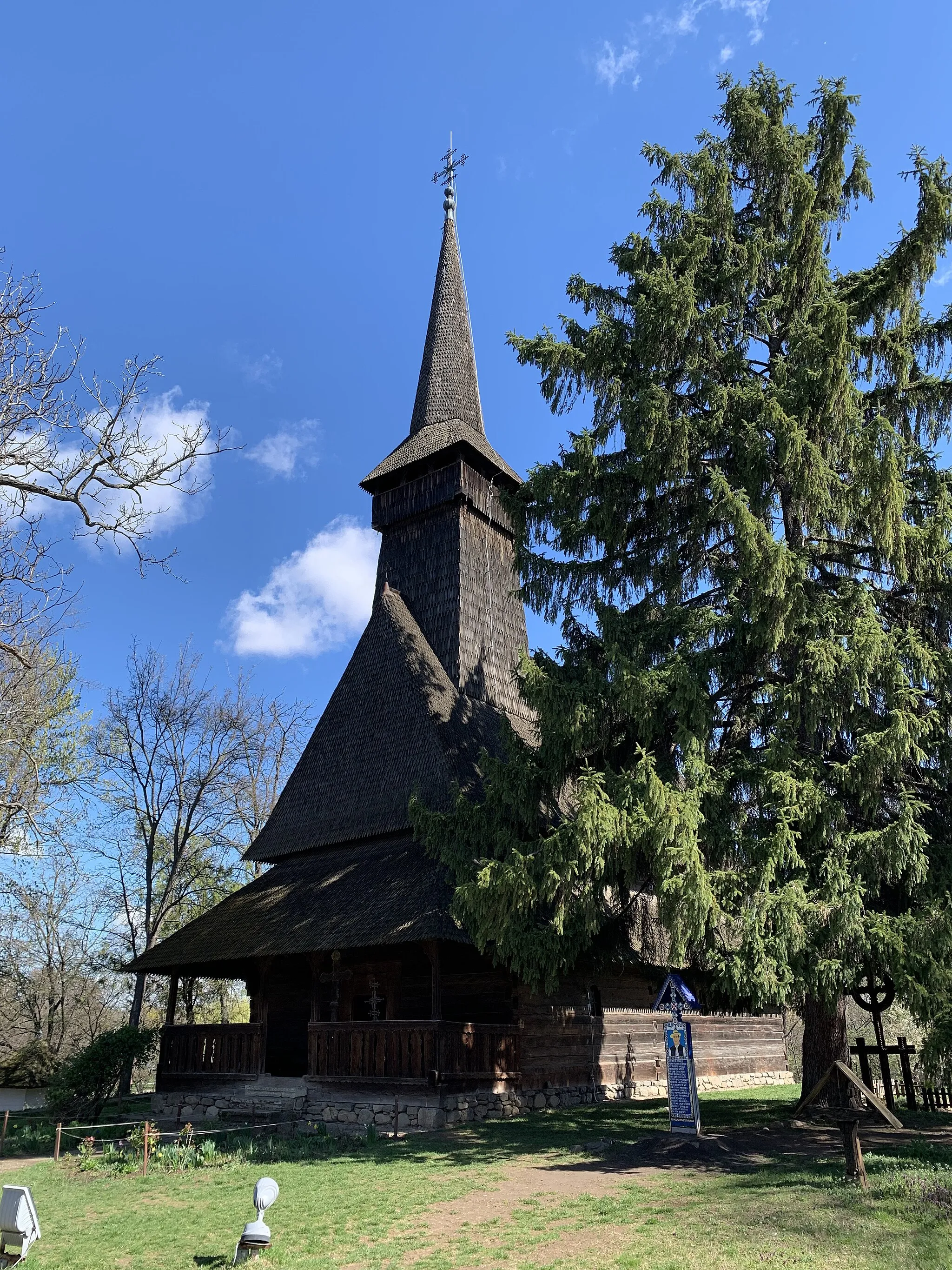 Photo showing: Wooden church from Maramures in Bucharest Village Museum