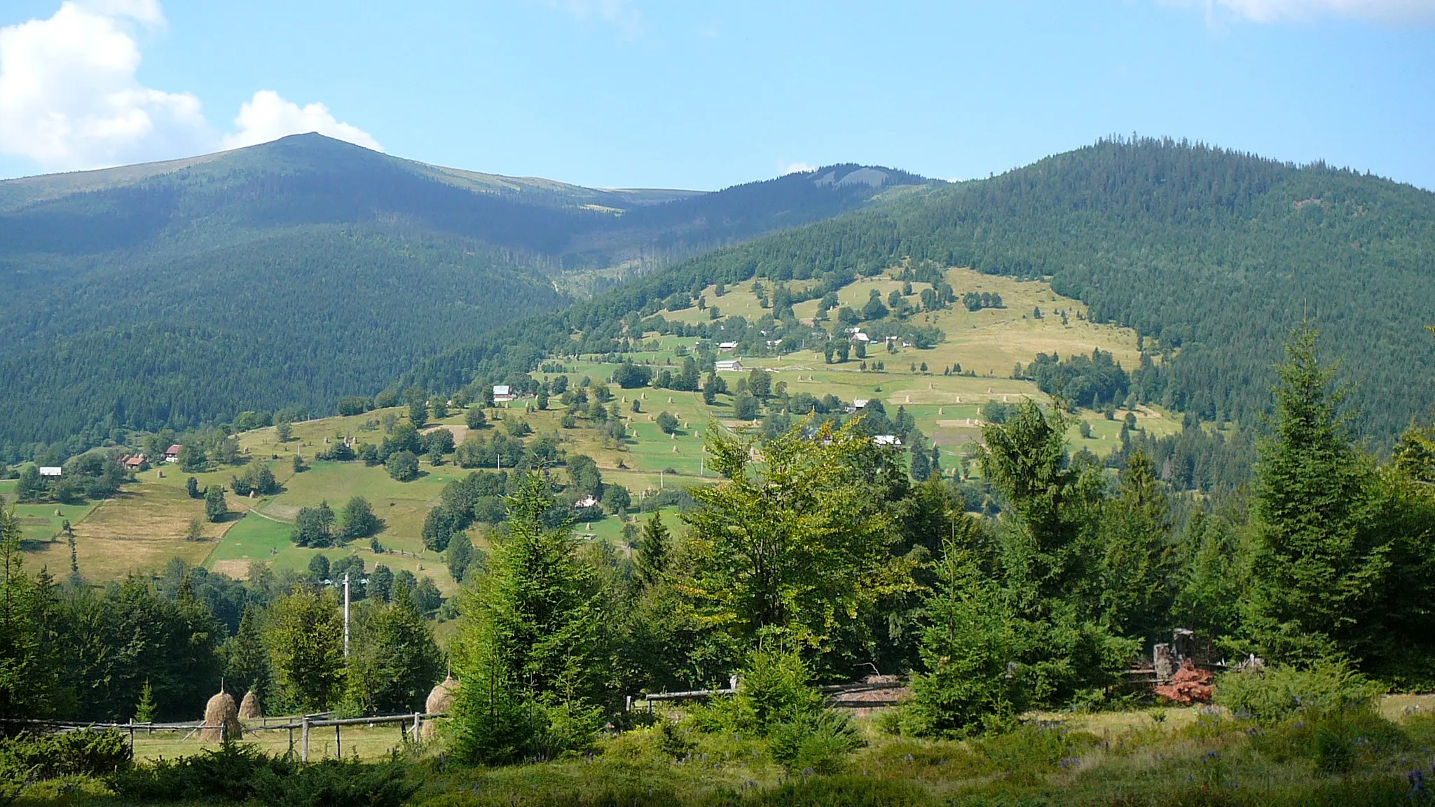 Photo showing: Arieseni in Bihor Mountains
