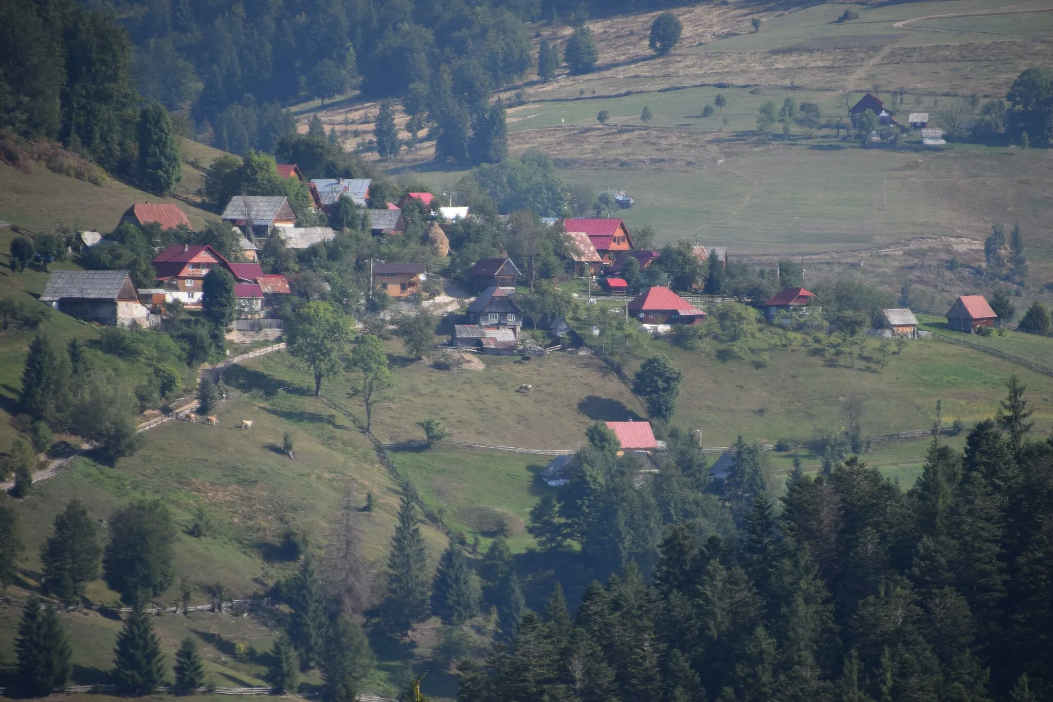 Photo showing: Satul Avrămești din comuna Arieșeni, județul Alba văzut din satul Galbena