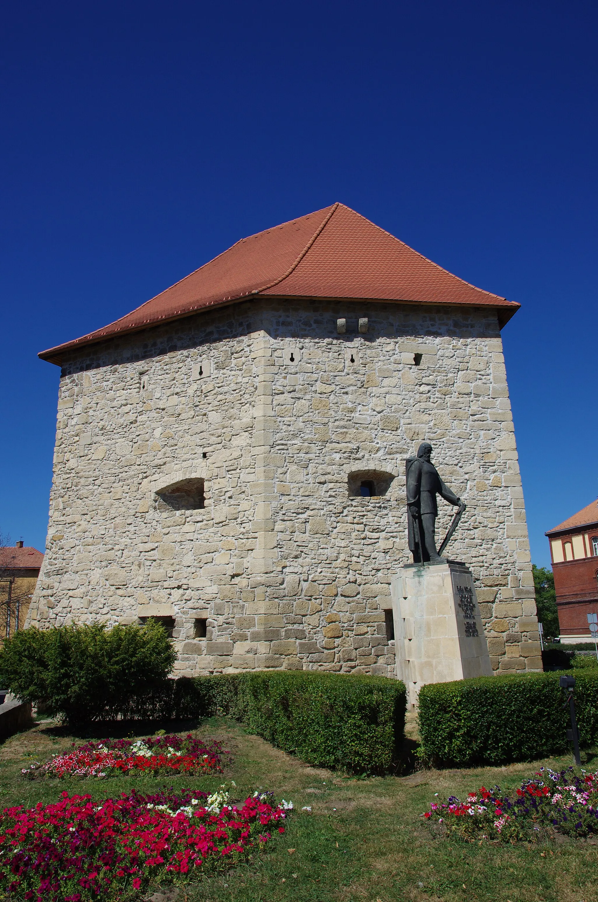 Photo showing: Baba Novac Statue near Cluj City Walls Tailor's Bastion 2012