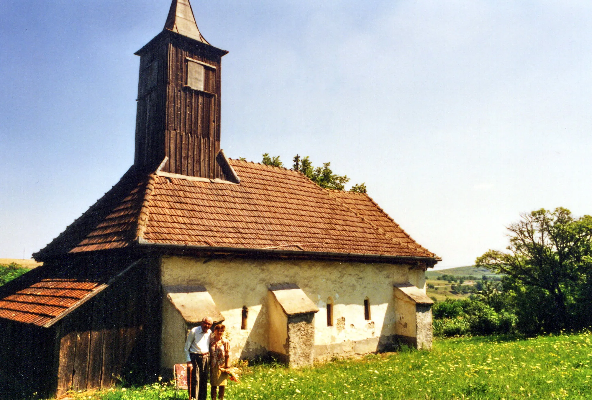 Photo showing: Biserica Greco-Catolică din Sănduleşti (1990)