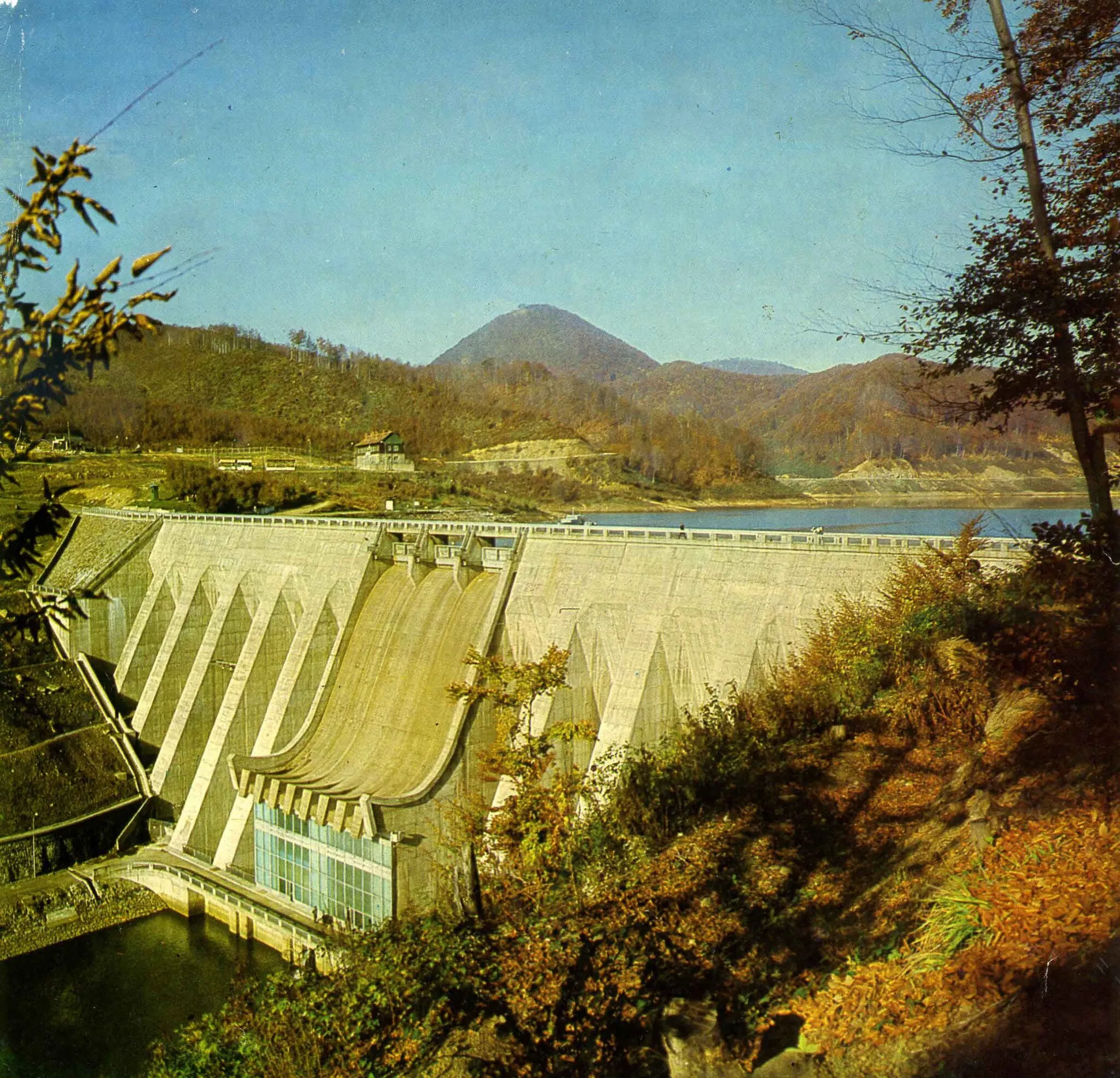 Photo showing: Strâmtori dam on the Firiza river in Romania