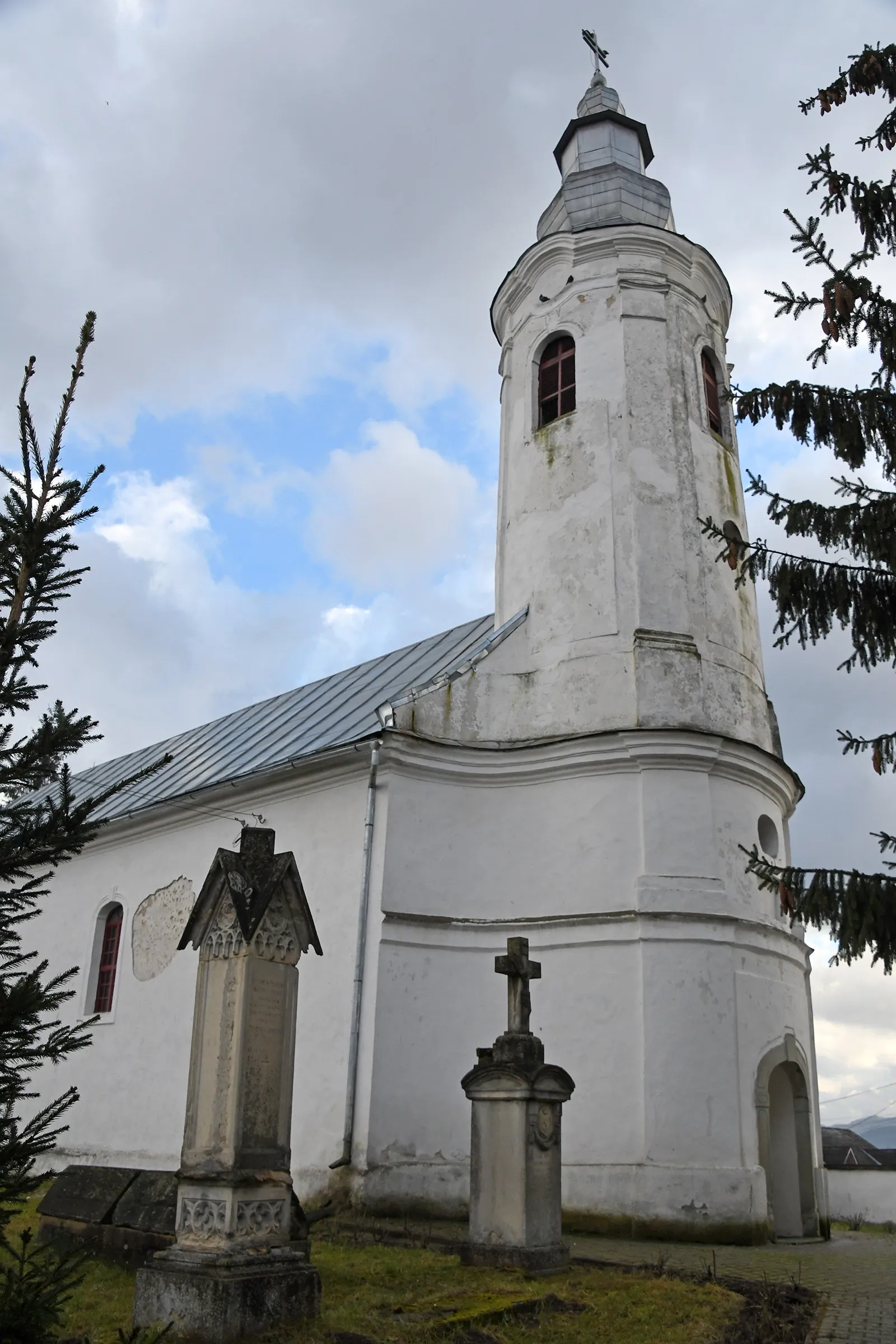 Photo showing: Roman Catholic church in Cristeștii Ciceului, Romania