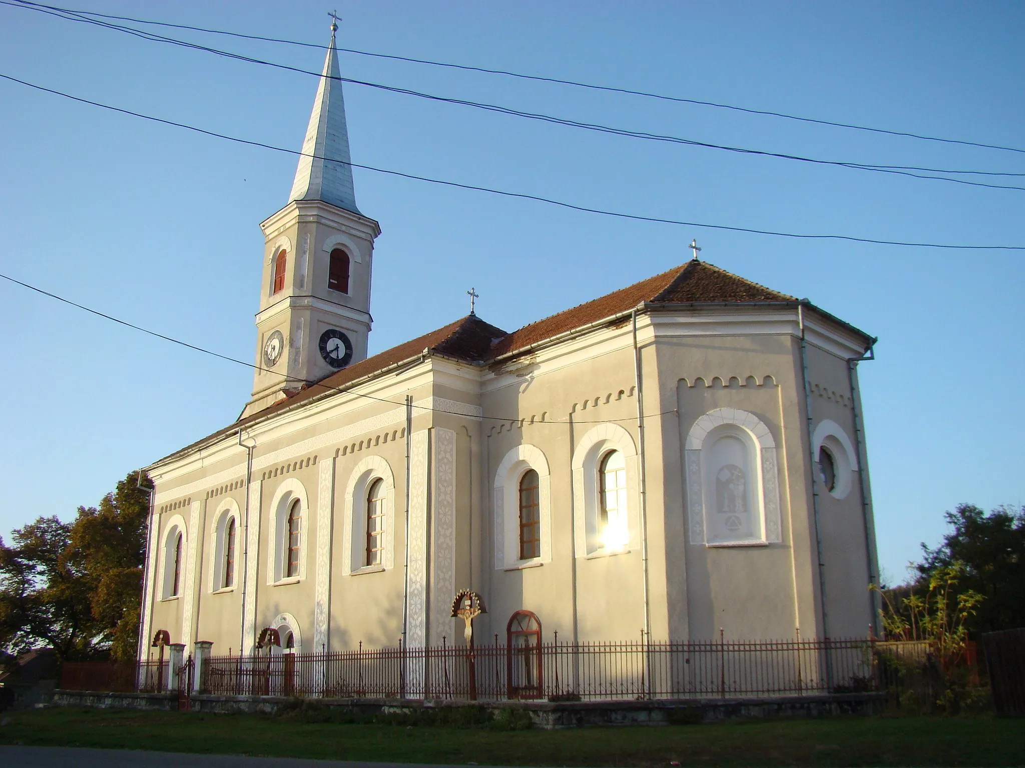Photo showing: Biserica evanghelică C.A., azi biserica ortodoxă „Pogorârea Sf.Duh”,sat Dorolea; comuna Livezile, județul Bistrița-Năsăud