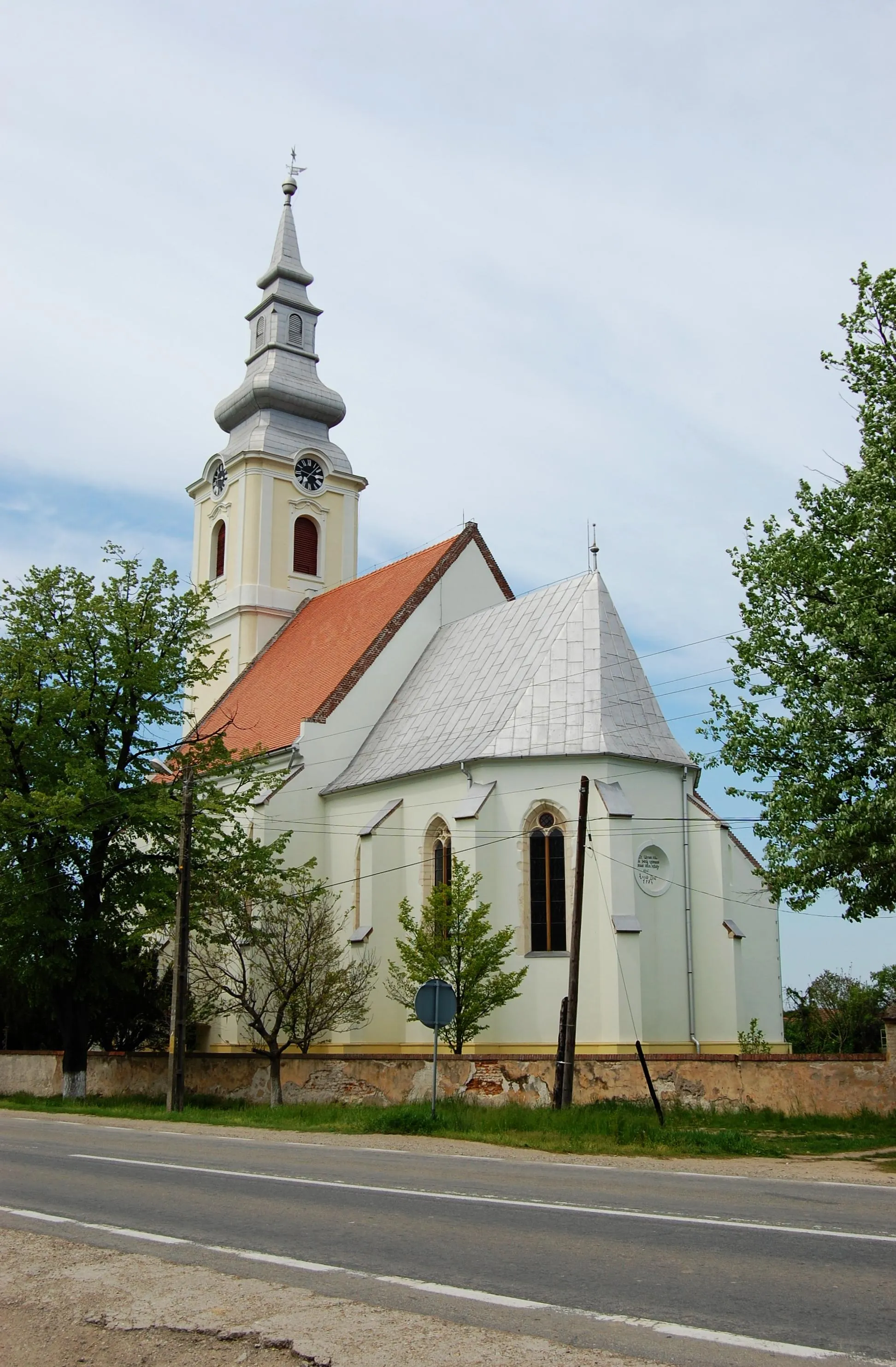 Photo showing: Calvinist church in Mezőtelegd/Tileagd, Romania