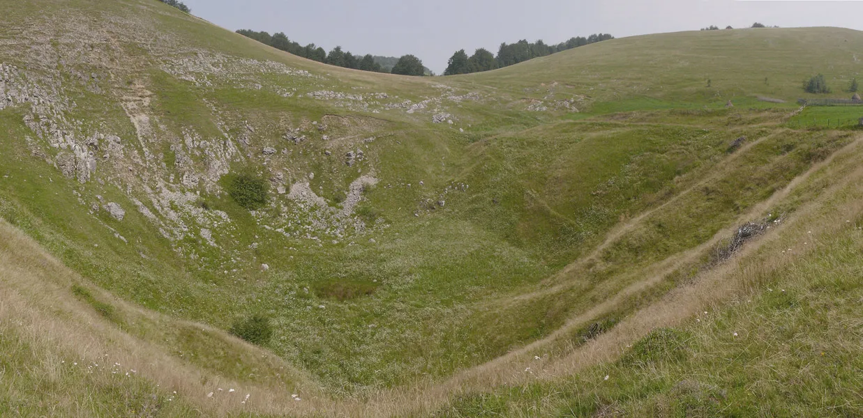 Photo showing: Dolina in the Toaia karstic Valley