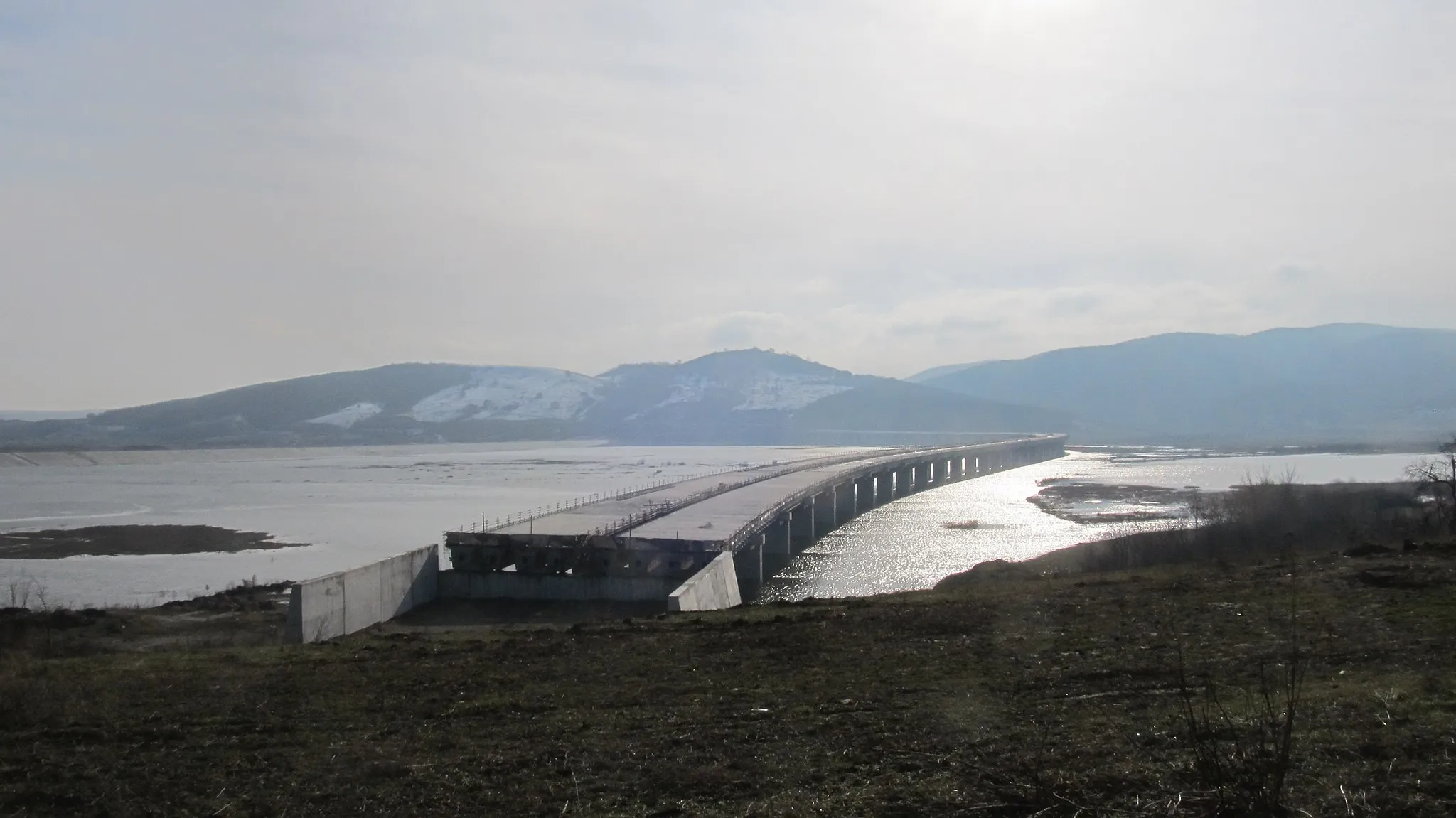 Photo showing: Viaduct at Suplacu de Barcău on Transylvania Motorway, part of the A3 motorway in Romania.