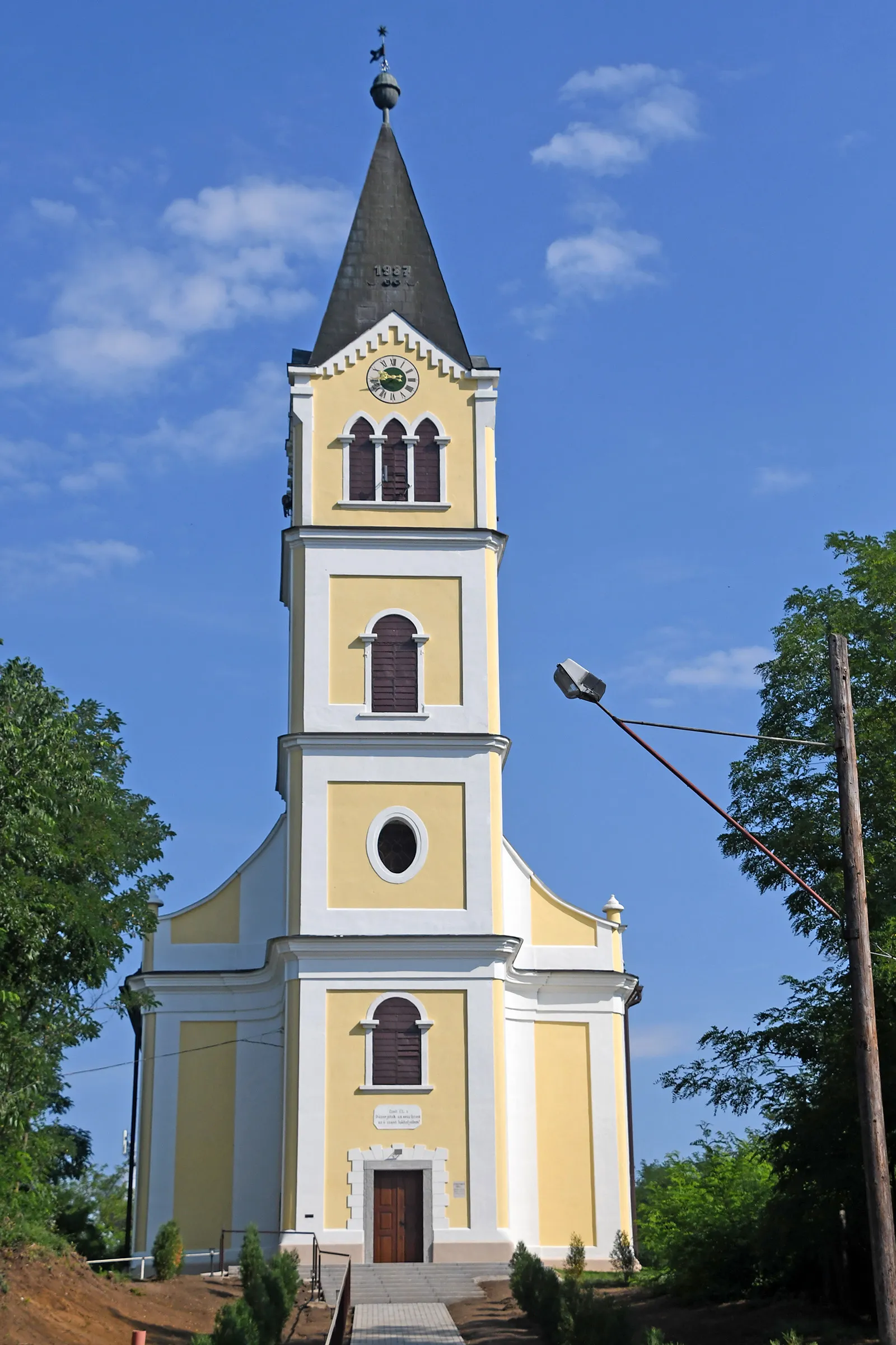 Photo showing: Reformed church in Nyírbogát, Hungary