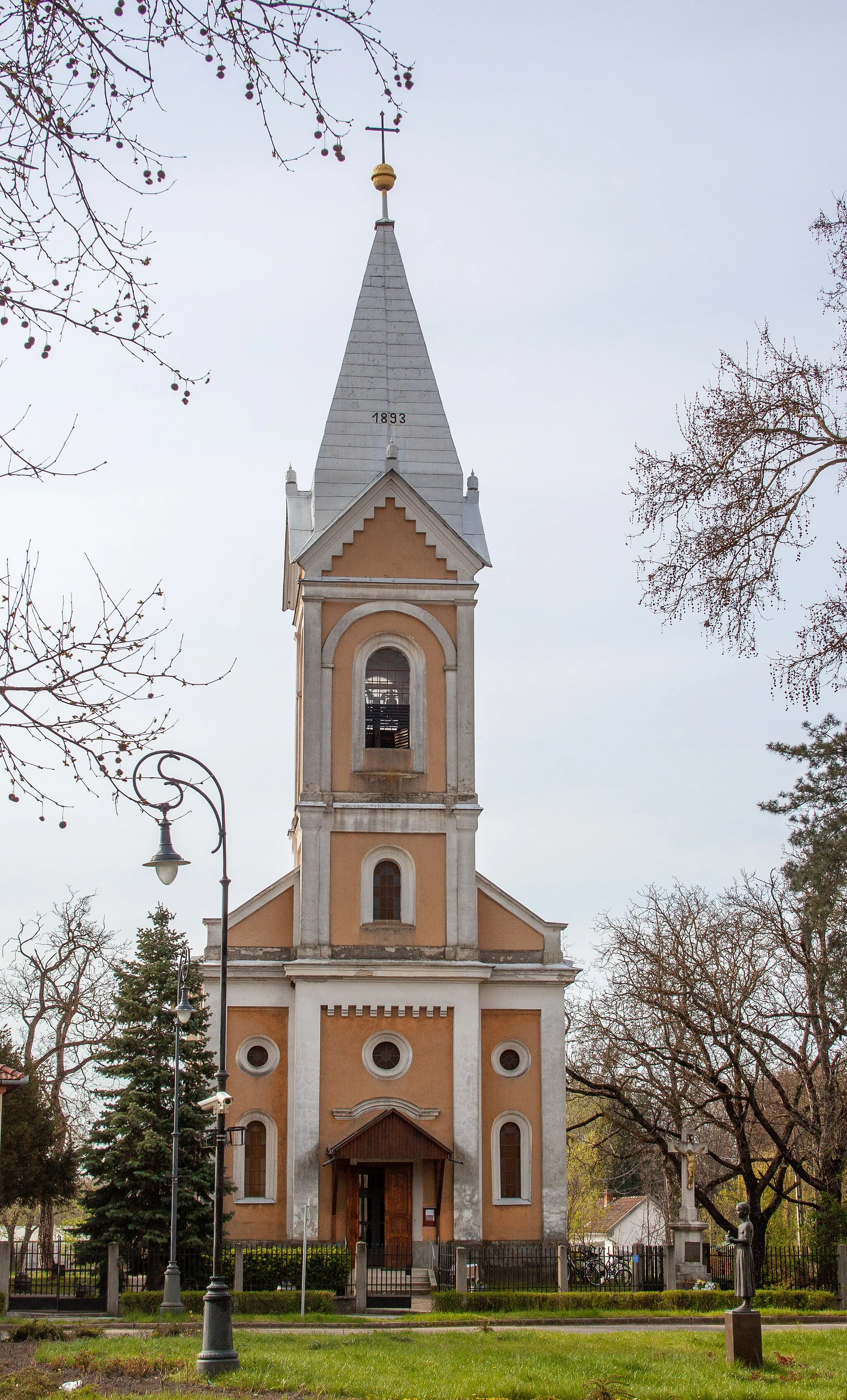 Photo showing: A mátészalkai Szent József katolikus templom