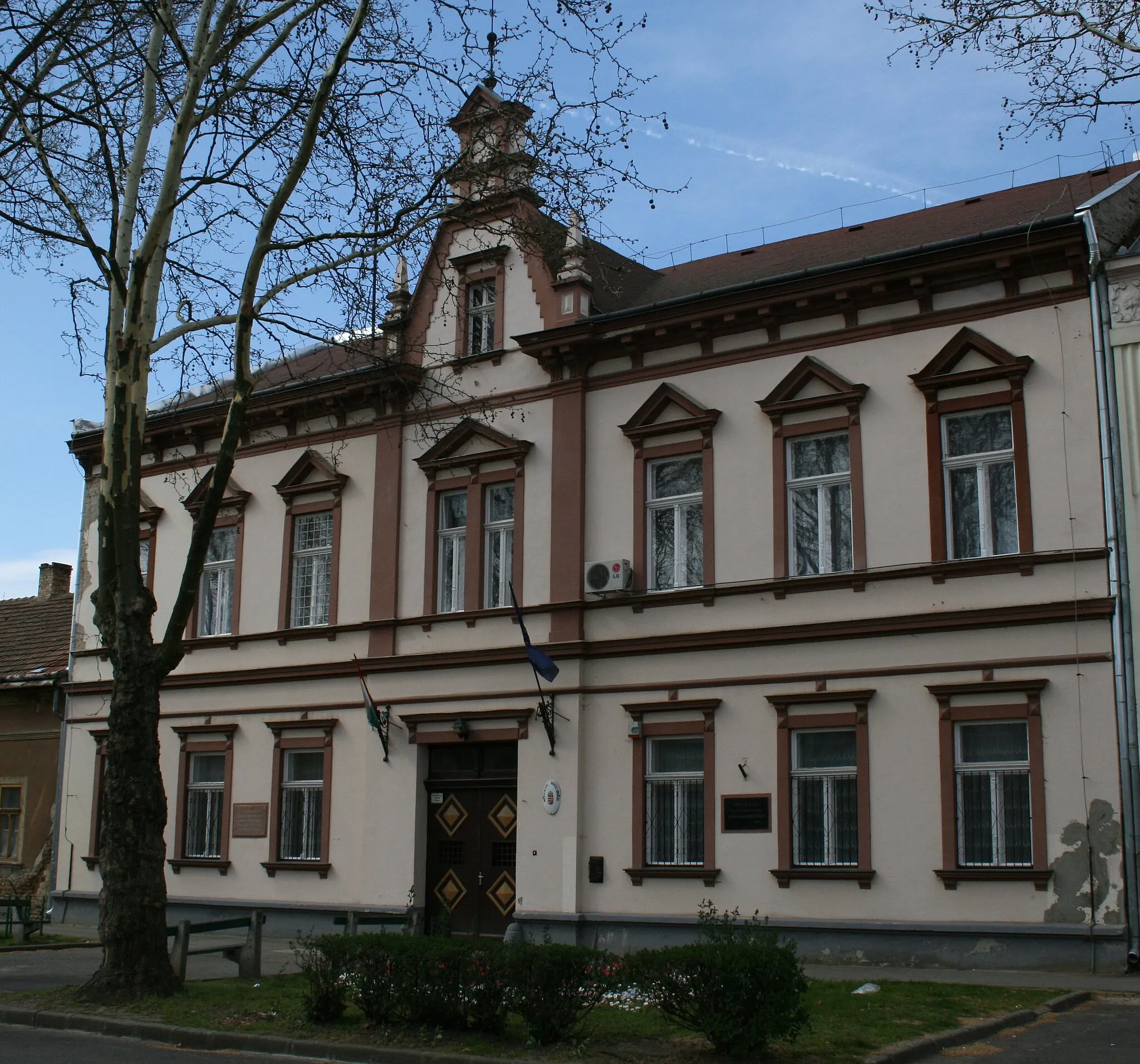 Photo showing: Municipal building from the beginning of the 20. century

bíróság, azonosító -2523. - Mátészalka, Kossuth út 23.