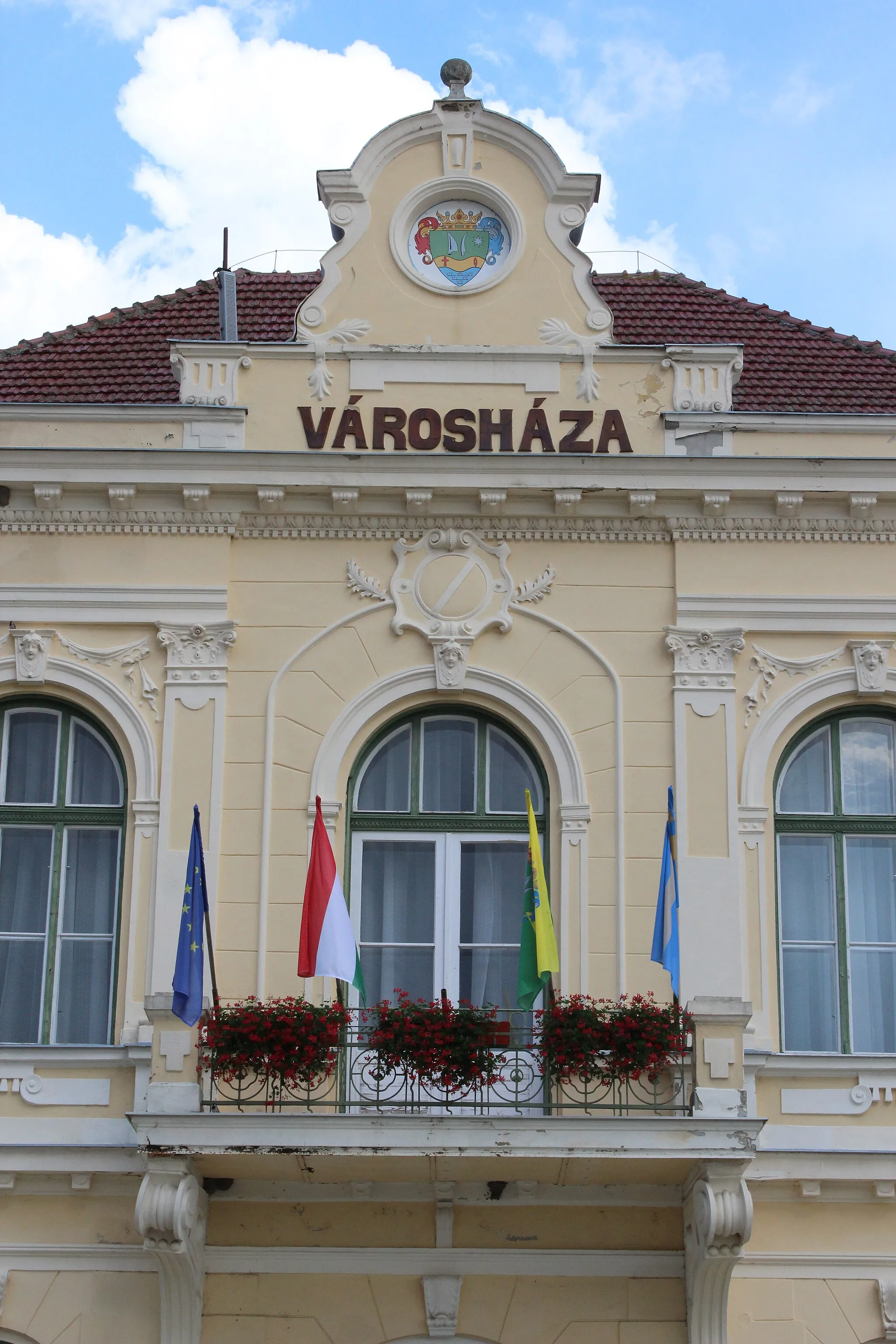 Photo showing: Detail of Town Hall(Vésztő, Hungary).