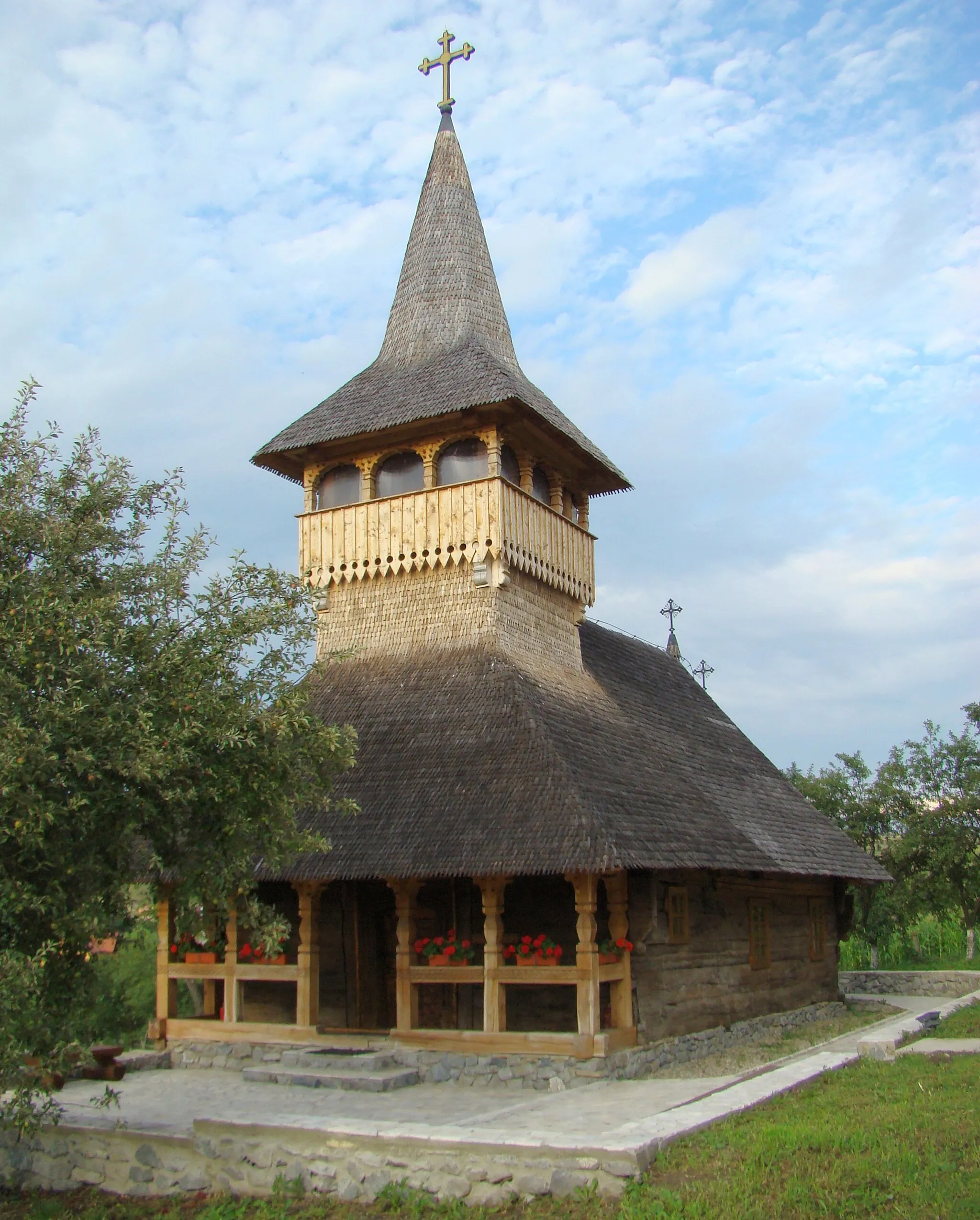 Photo showing: The old wooden church in Câmpenești, Cluj county, Romania