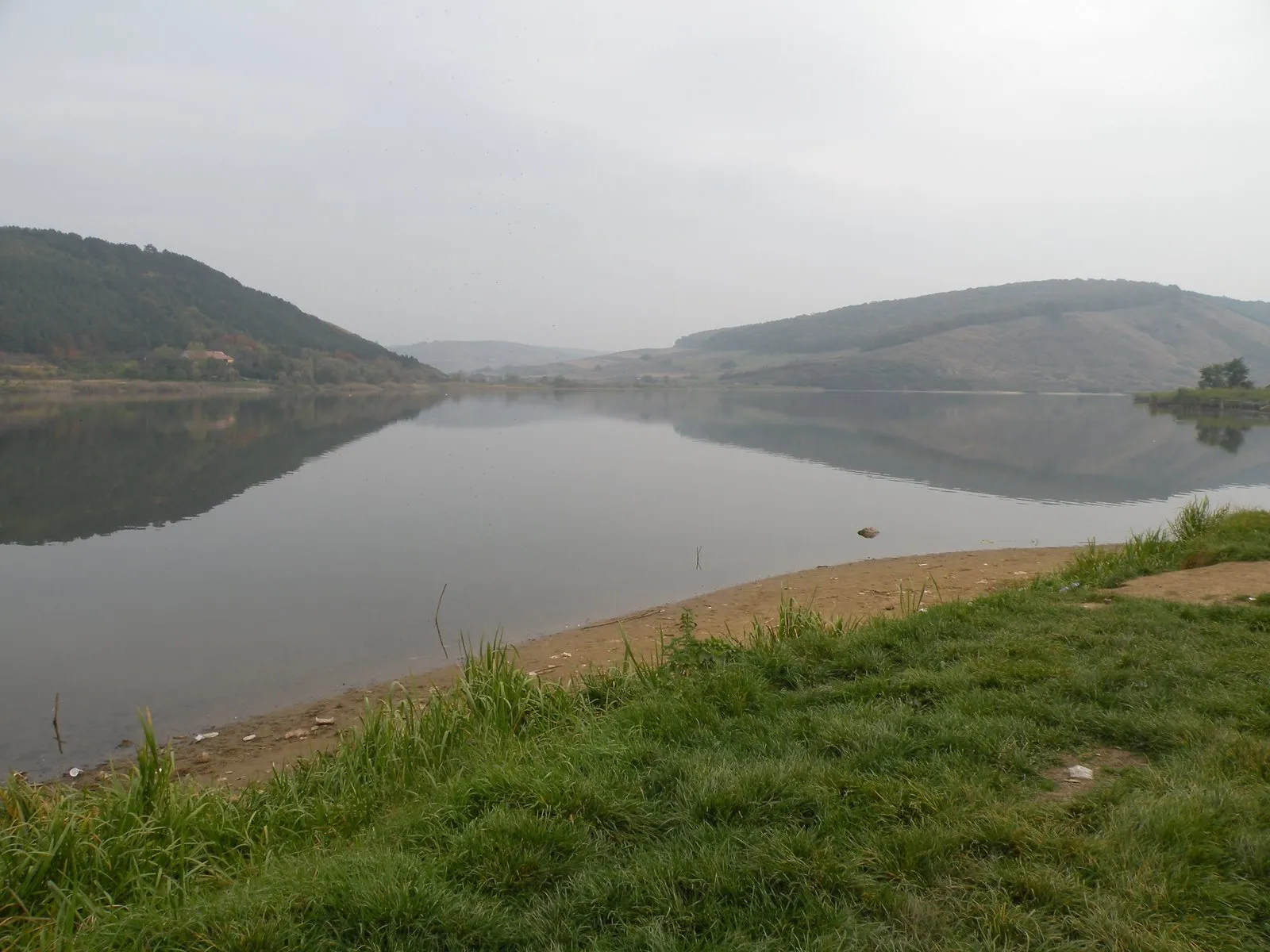 Photo showing: the Țaga Lake in Transylvania, Romania