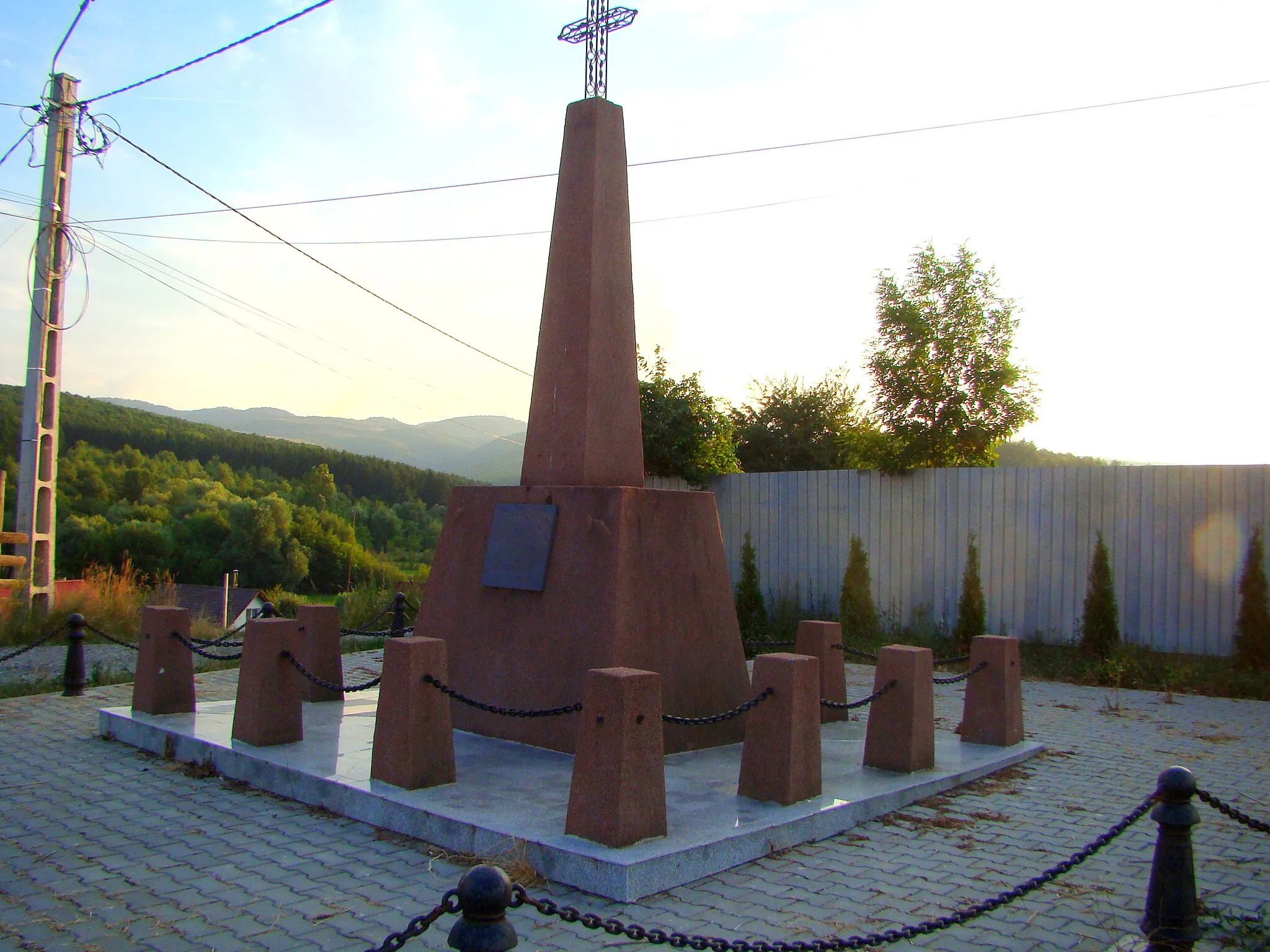Photo showing: World War memorial in Finișel, Cluj County, Romania