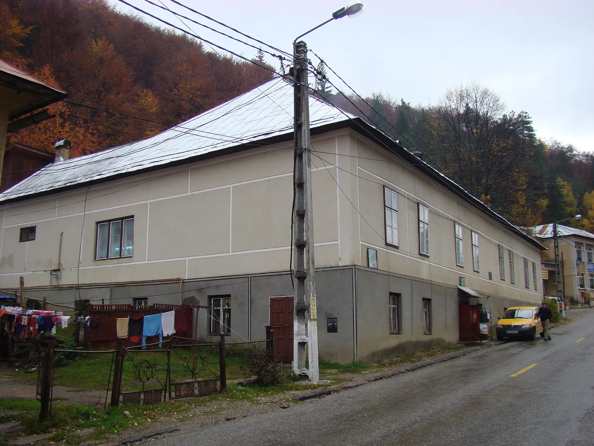 Photo showing: Ansamblul de locuințe și administrația minei Cavnic (Cartier Handal), Str. Eliberării 39, 41, 43, 45