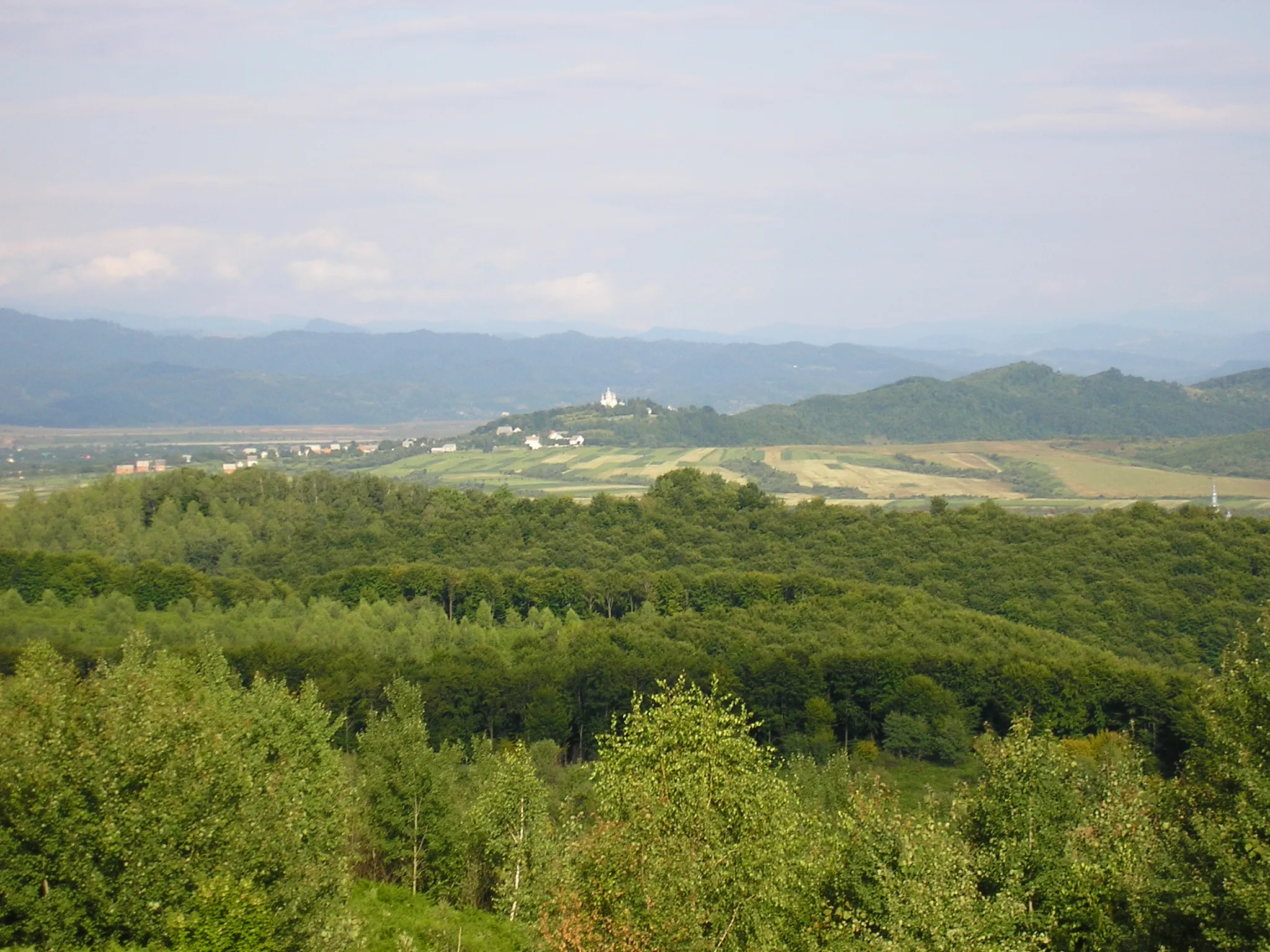 Photo showing: Вид на монастырь в честь Вознесения Христова в Чумалево, Закарпатье