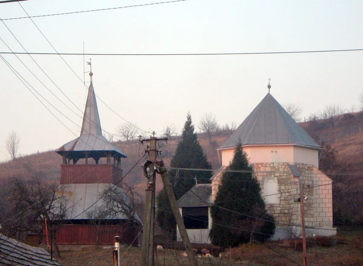 Photo showing: Мужієво. Костел з дзвіницею