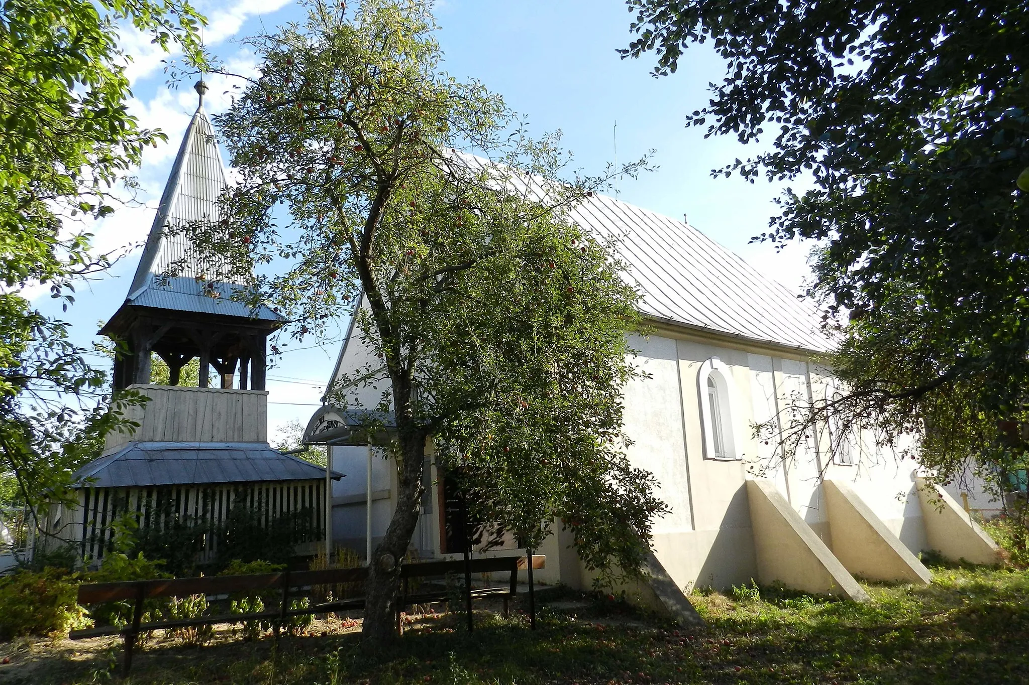 Photo showing: Реформатська церква (1829-1831 рр.) та дзвіниця (1830 р.) в селі Астей