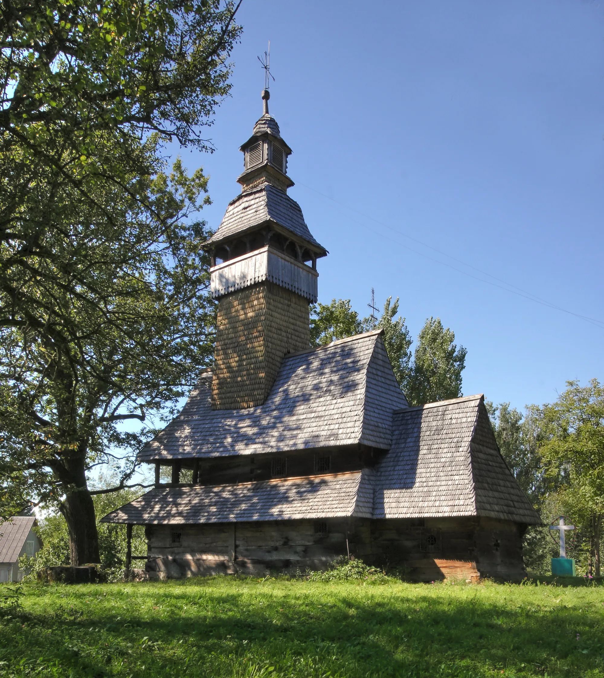 Photo showing: Church St. Nicholaus, Kolodne, Tiachiv Raion, Zakarpattia Oblast, Ukraine. Built in 1470 until 18th century (Mykhailo Syrokhman, Churches of Ukraine. Zakarpattia, p. 509f.)