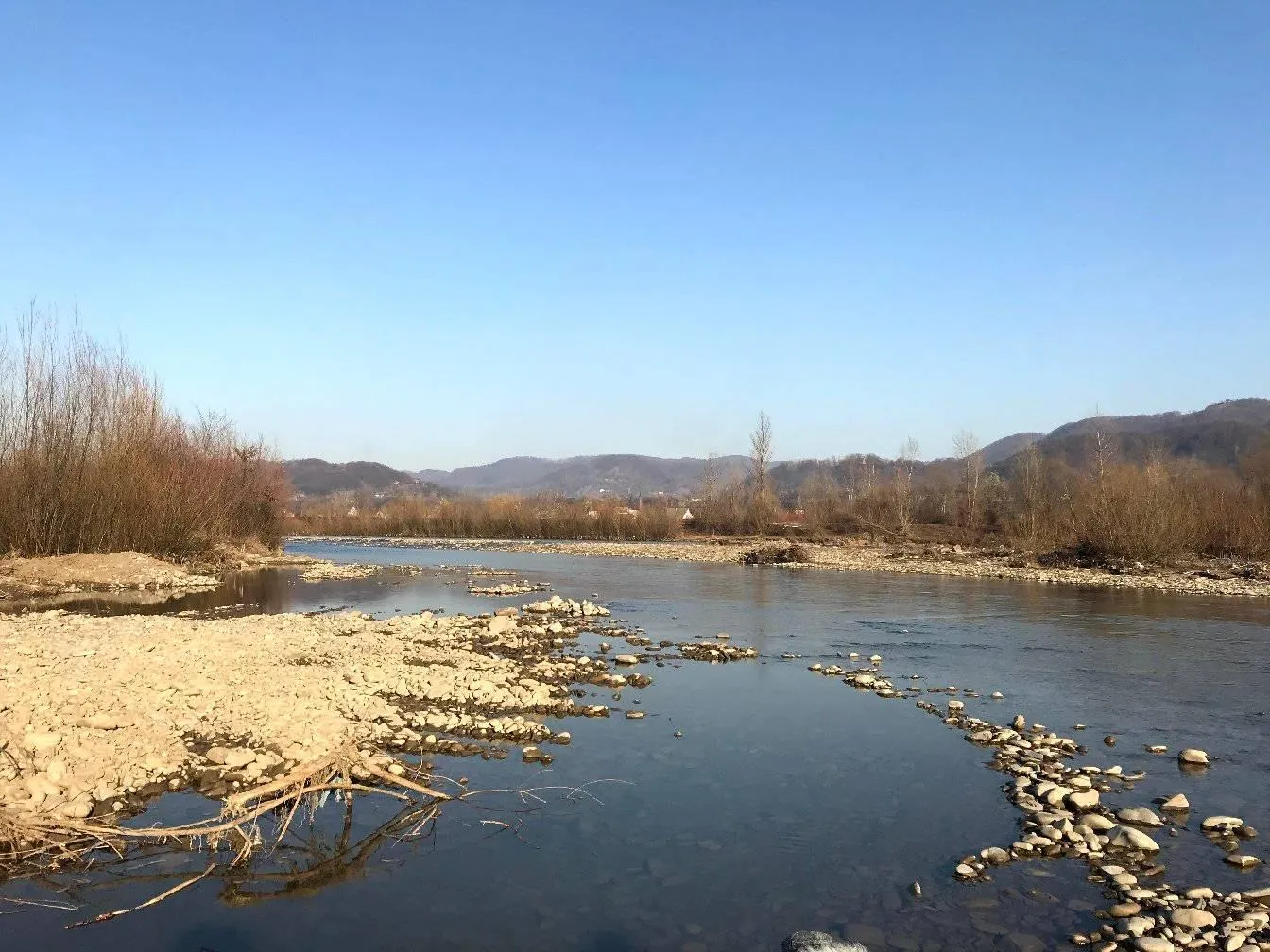 Photo showing: Річка Тересва у Вільхівцях.